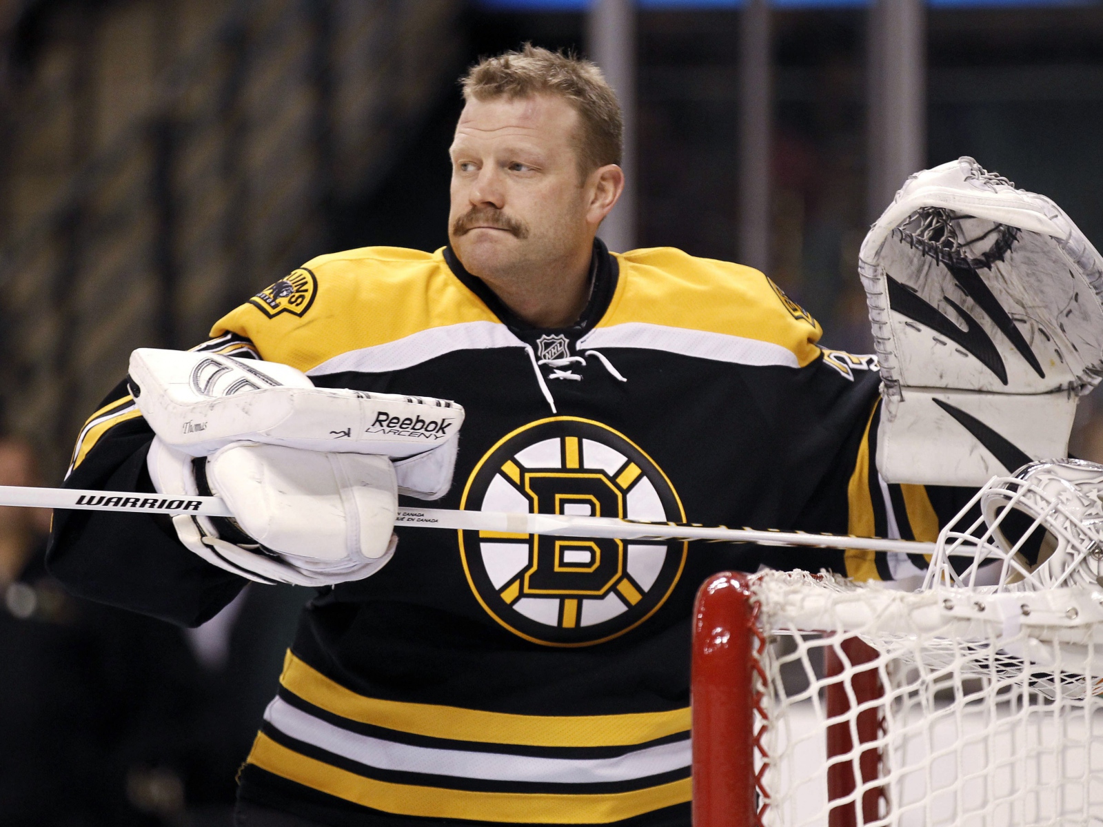 Хоккейный вратарь Тим Томас, Бостон Брюинз 