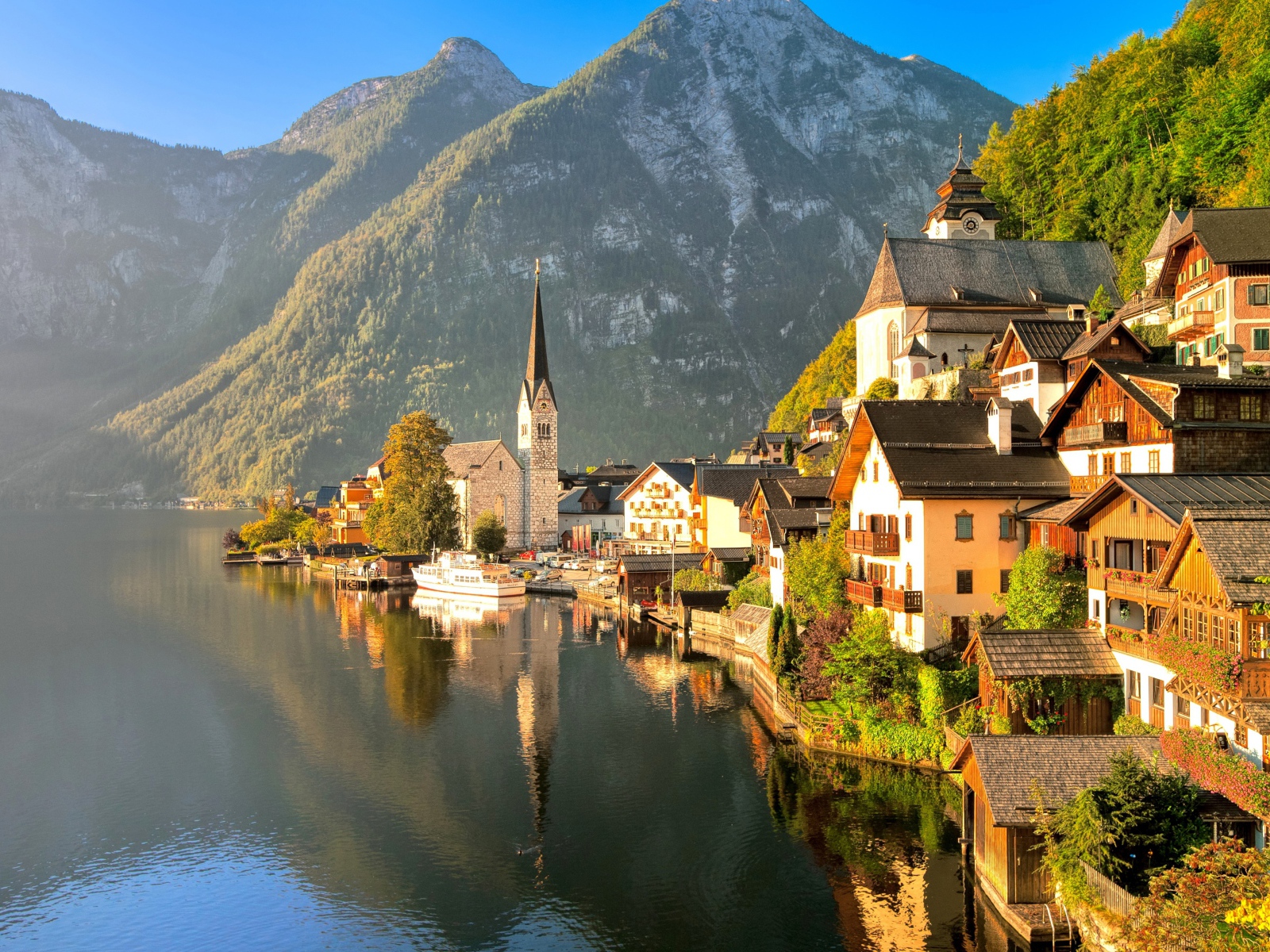 Дома у озера Хальштеттер, Австрия 