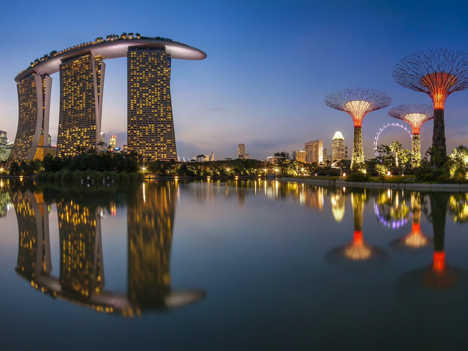 View of the night hotel Marina Bay, Singapore