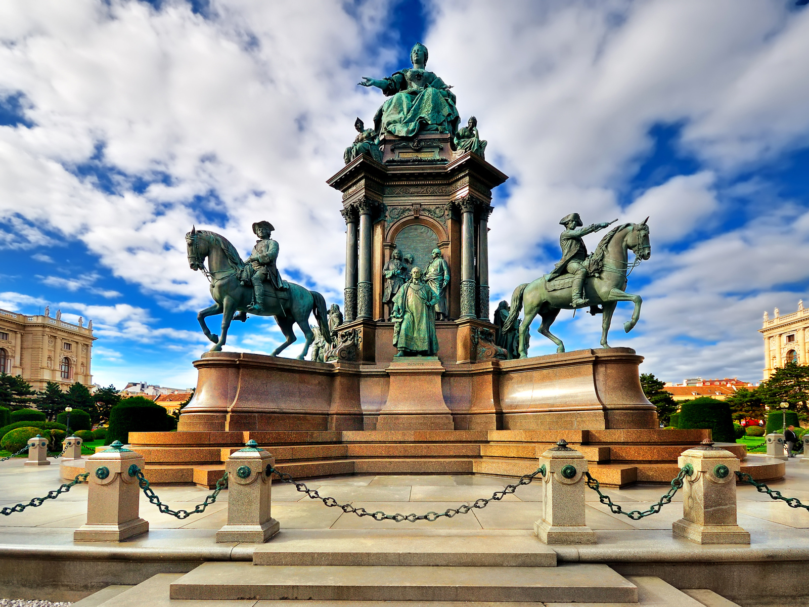 Красивый памятник Марии Терезии, Вена. Австрия 