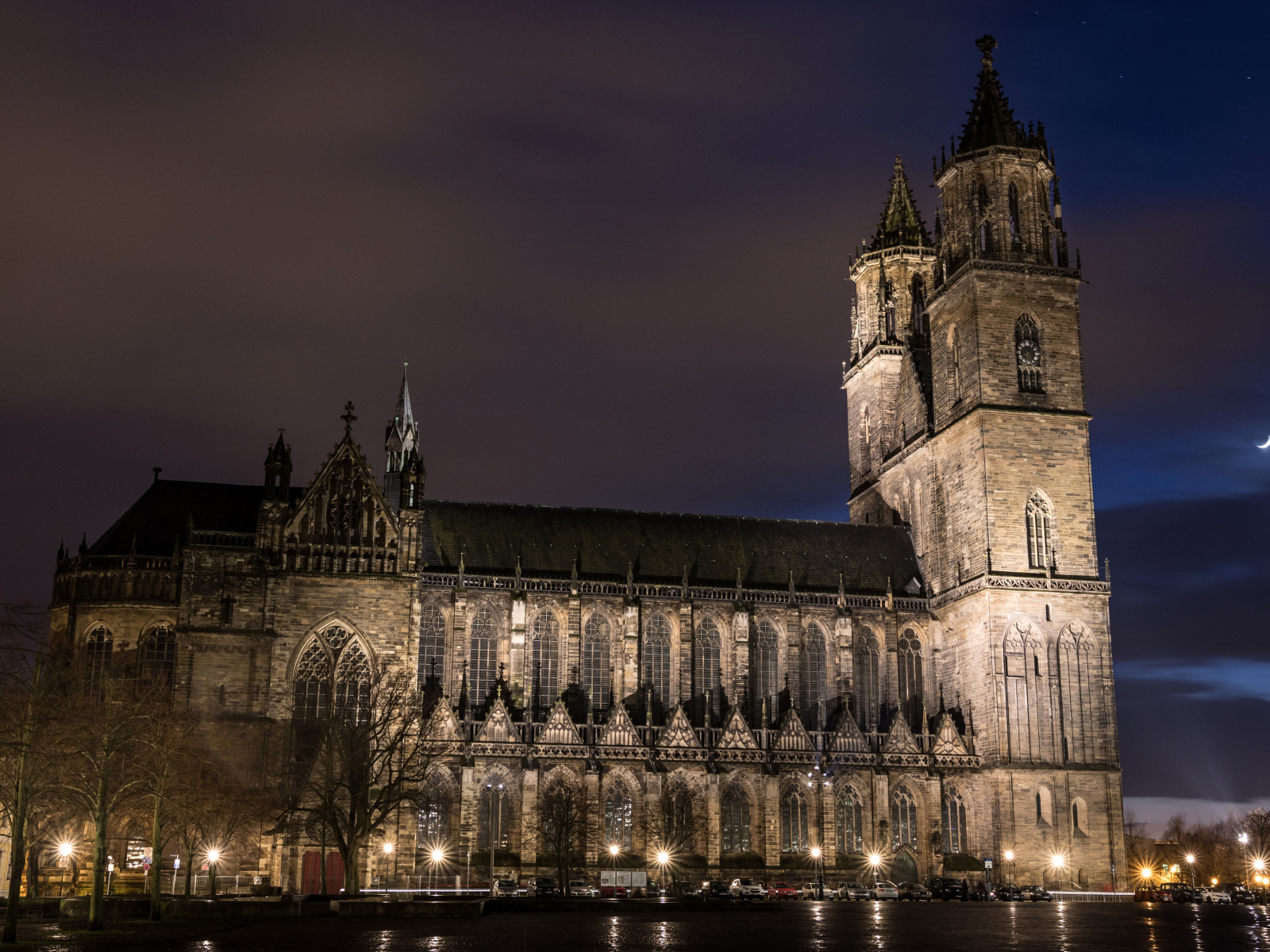 Старинный Магдебургский собор ночью, Германия 