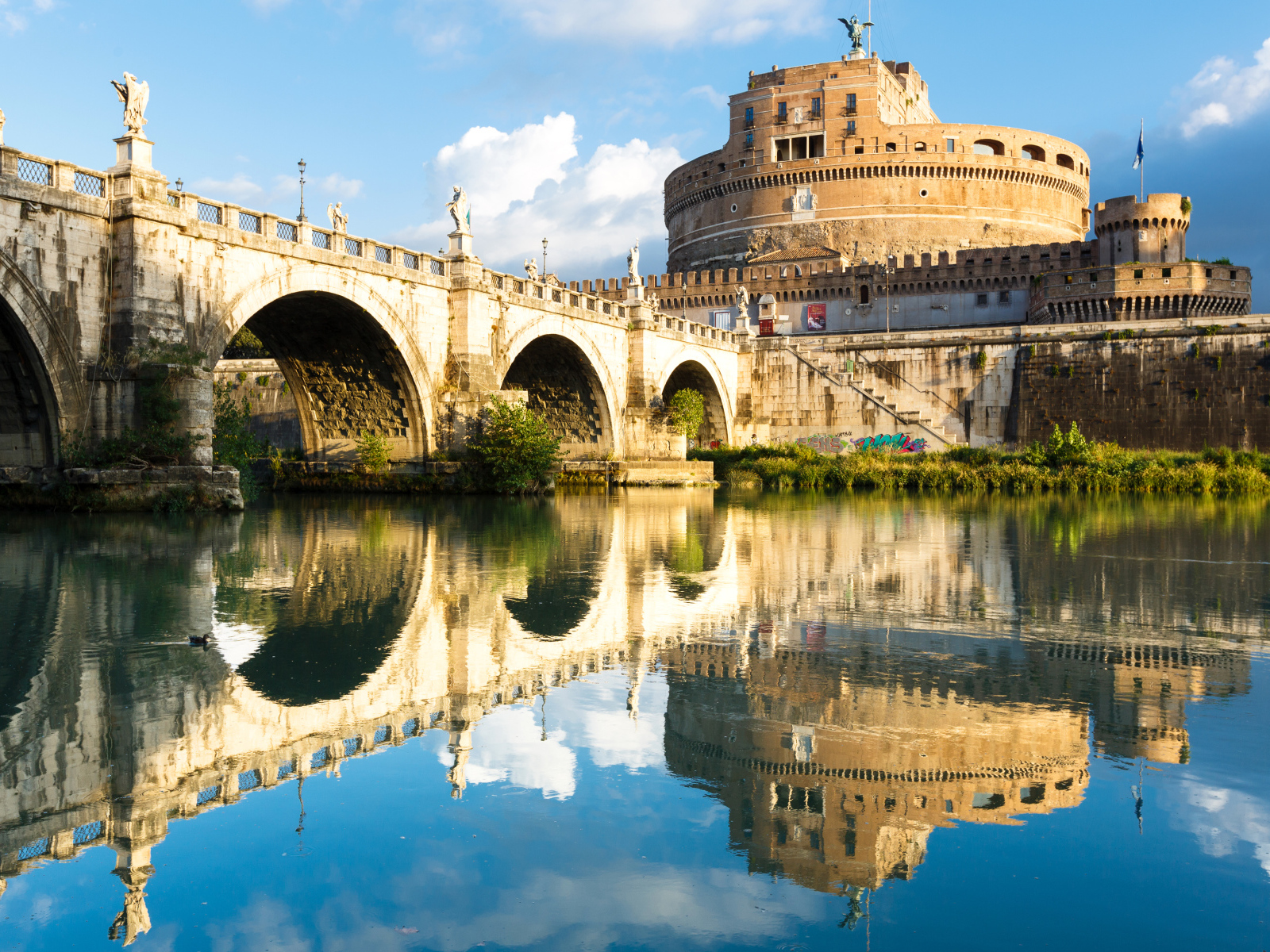 Замок Святого Ангела на воде, Рим. Италия 