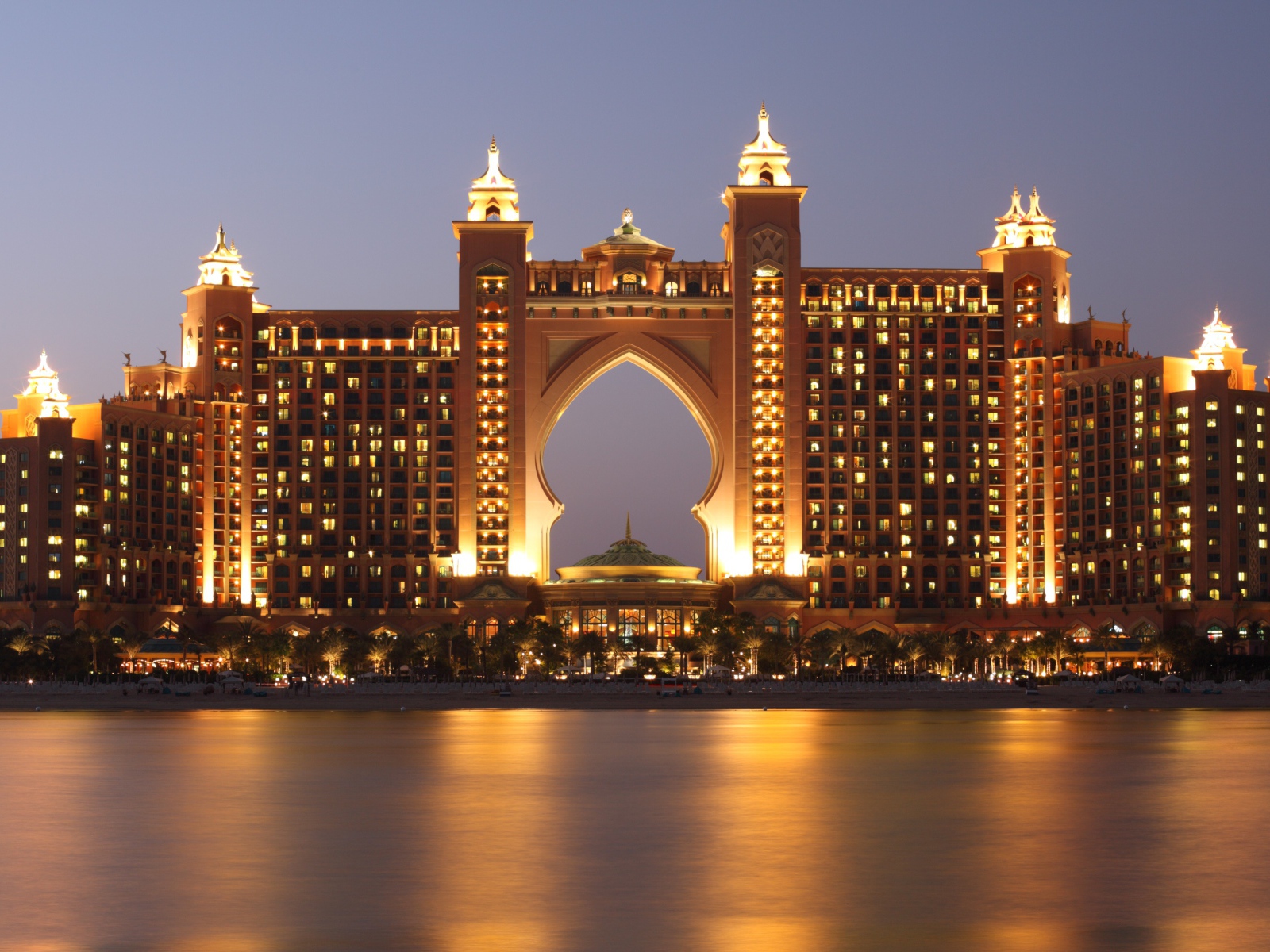Отель Atlantis The Palm на берегу океана,  Дубай. ОАЭ 