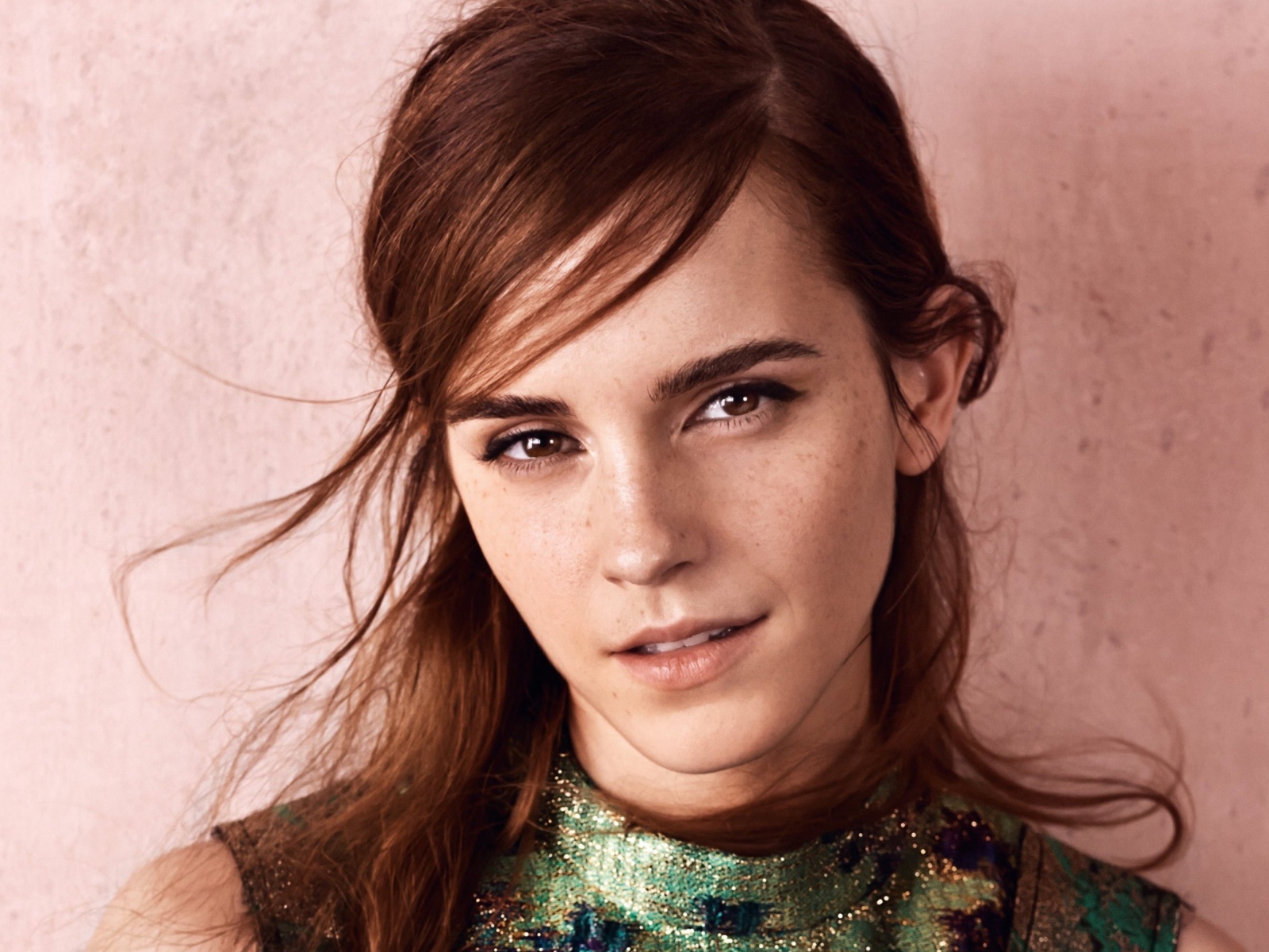 Актриса Эмма Уотсон с карими глазами 