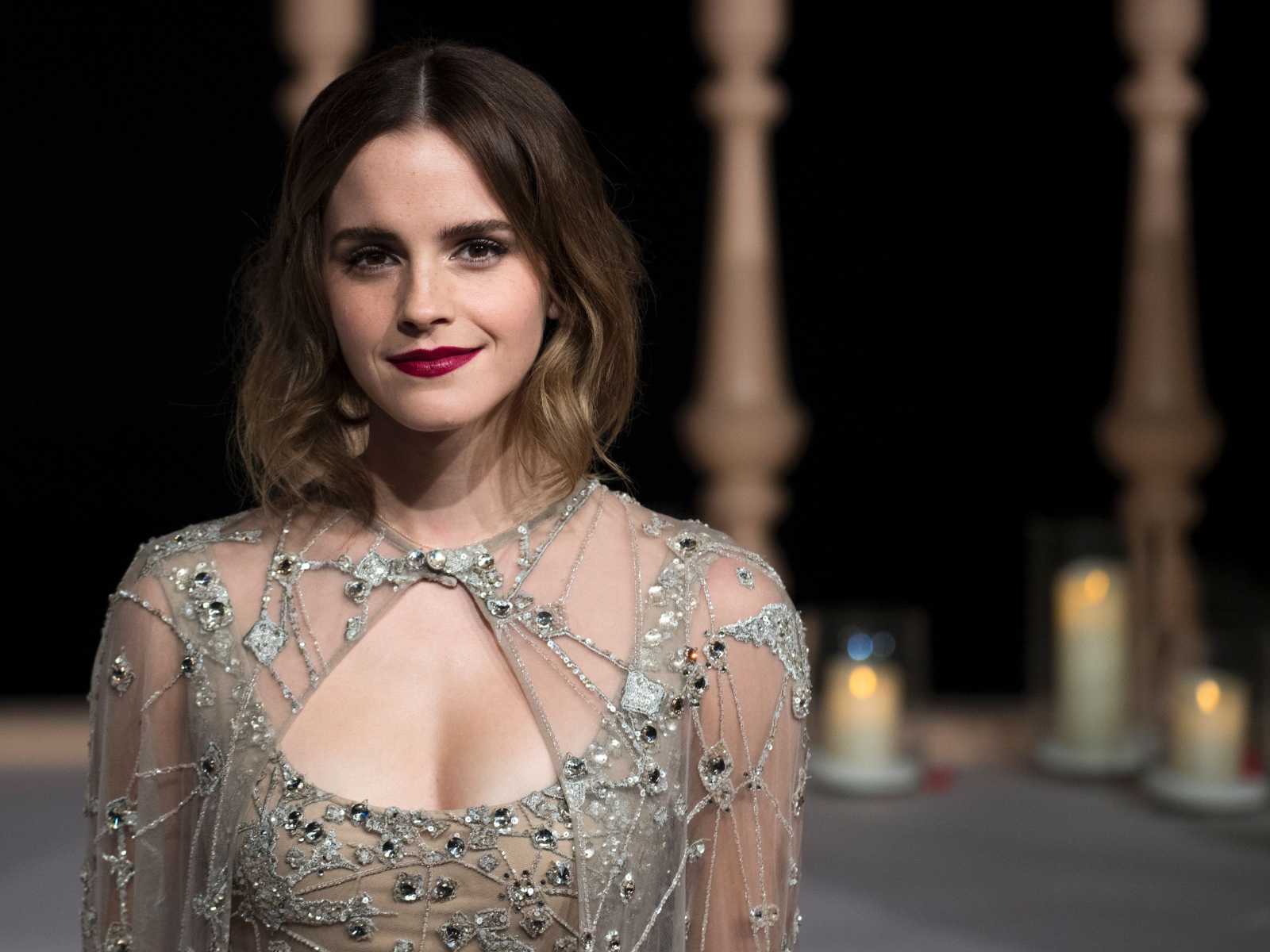 Красивая актриса Эмма Уотсон в красивом платье 