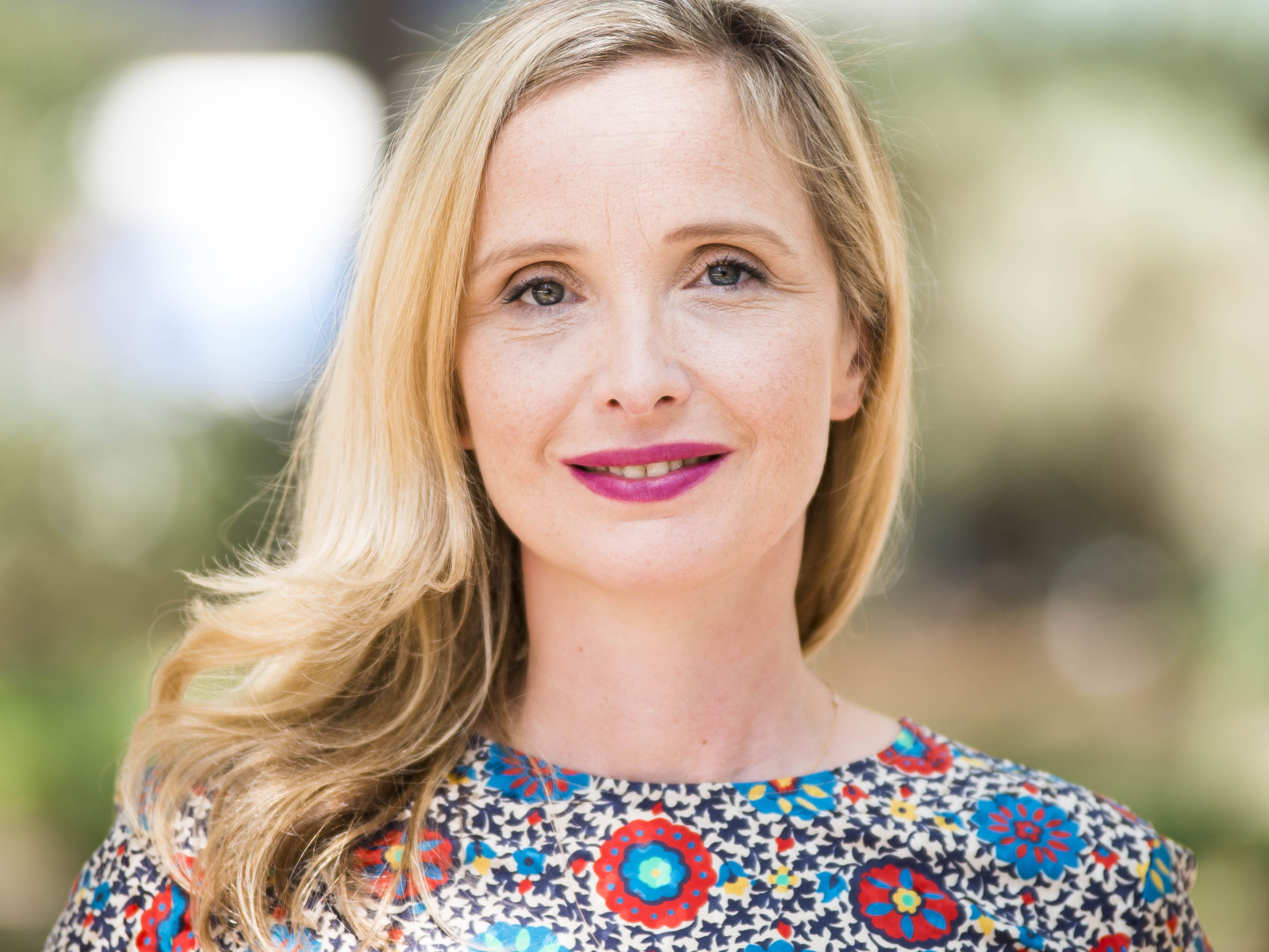 Красивая блондинка актриса Жюли Дельпи