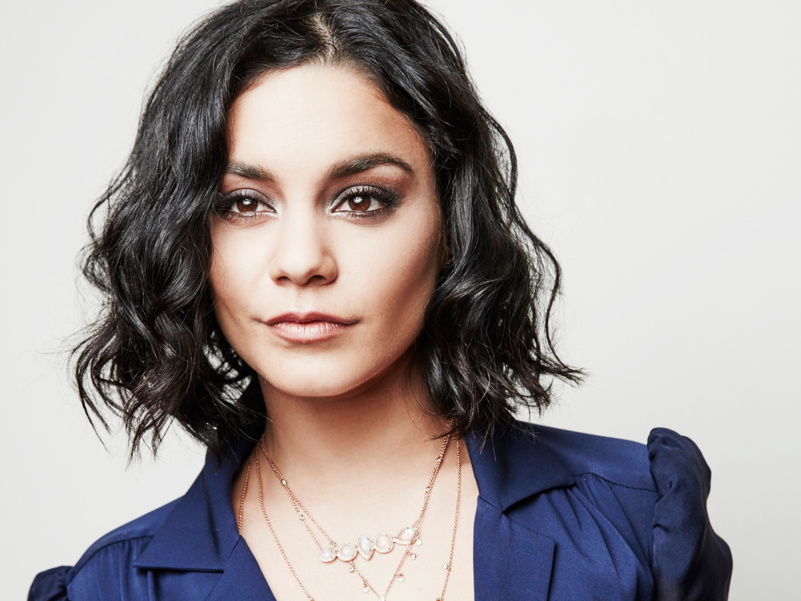 Кареглазая молодая актриса Ванесса Хадженс 