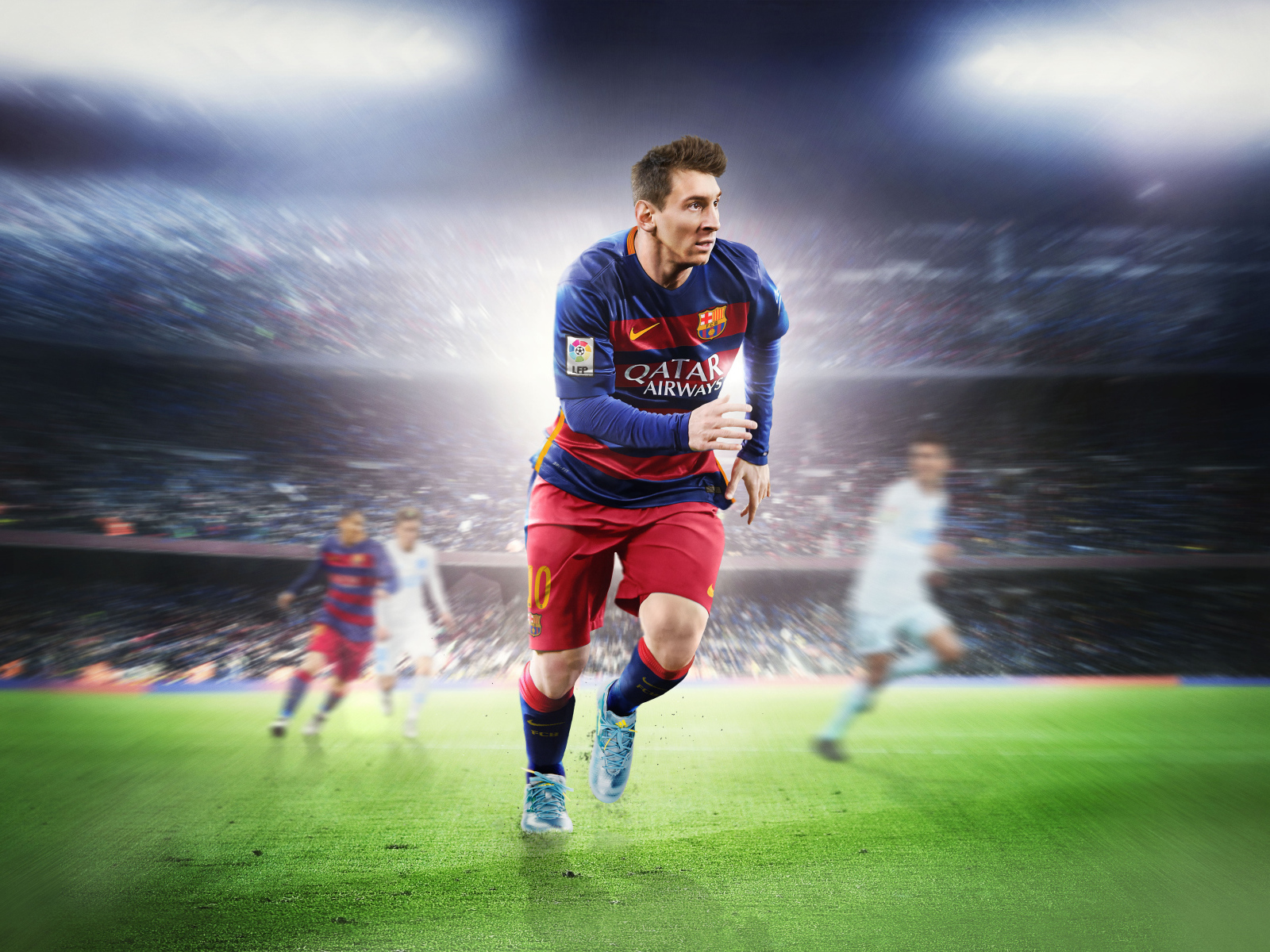 Футболист Лионель Месси бежит по футбольному полю