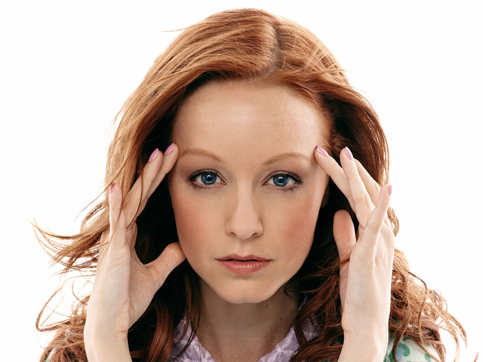 Рыжеволосая канадская актриса Линди Бут с голубыми глазами 