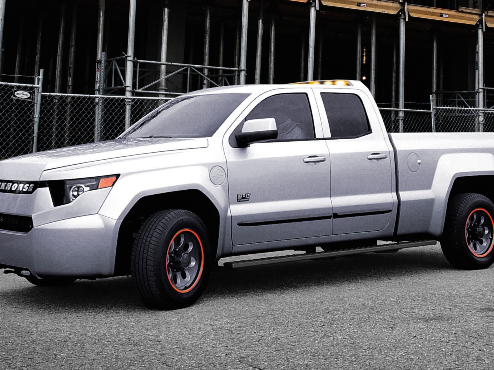 Серебристый электрический пикап Workhorse W-15, 2017