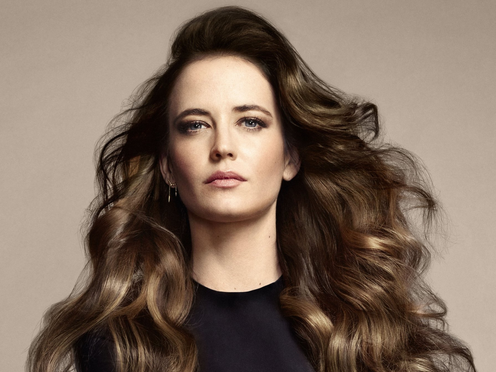 Знаменитая голубоглазая актриса Ева Грин 