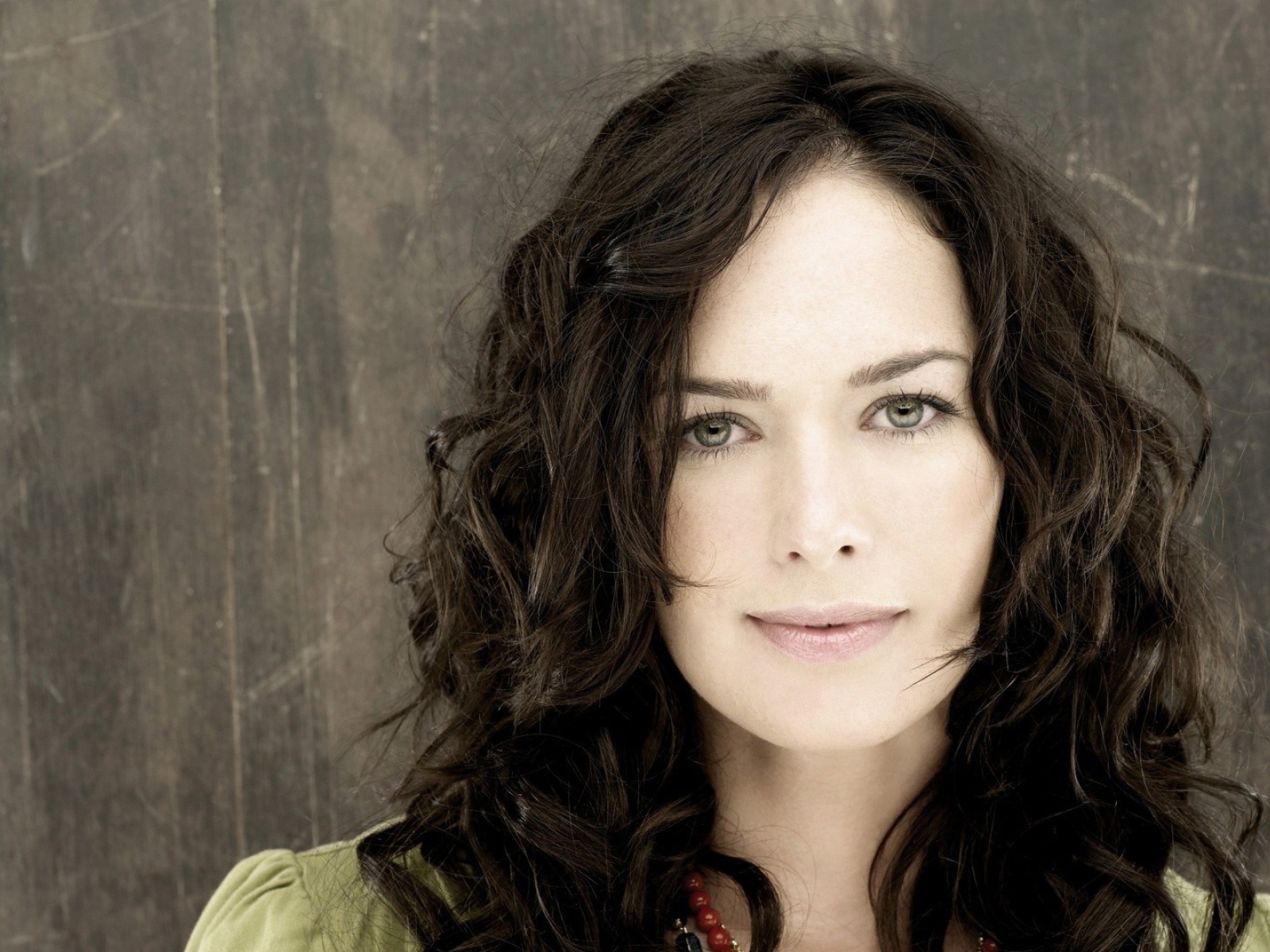 Популярная  английская актриса Лина Хиди