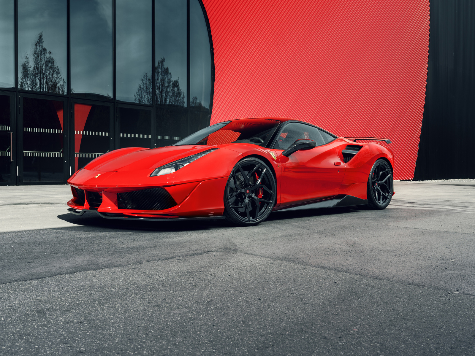 Красный спортивный автомобиль Pogea Racing FPlus Corsa Front, 2018