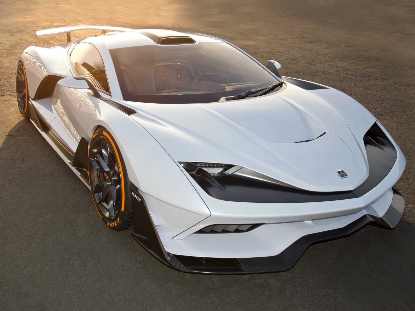 Стильный быстрый белый автомобиль  Aria FXE, 2019