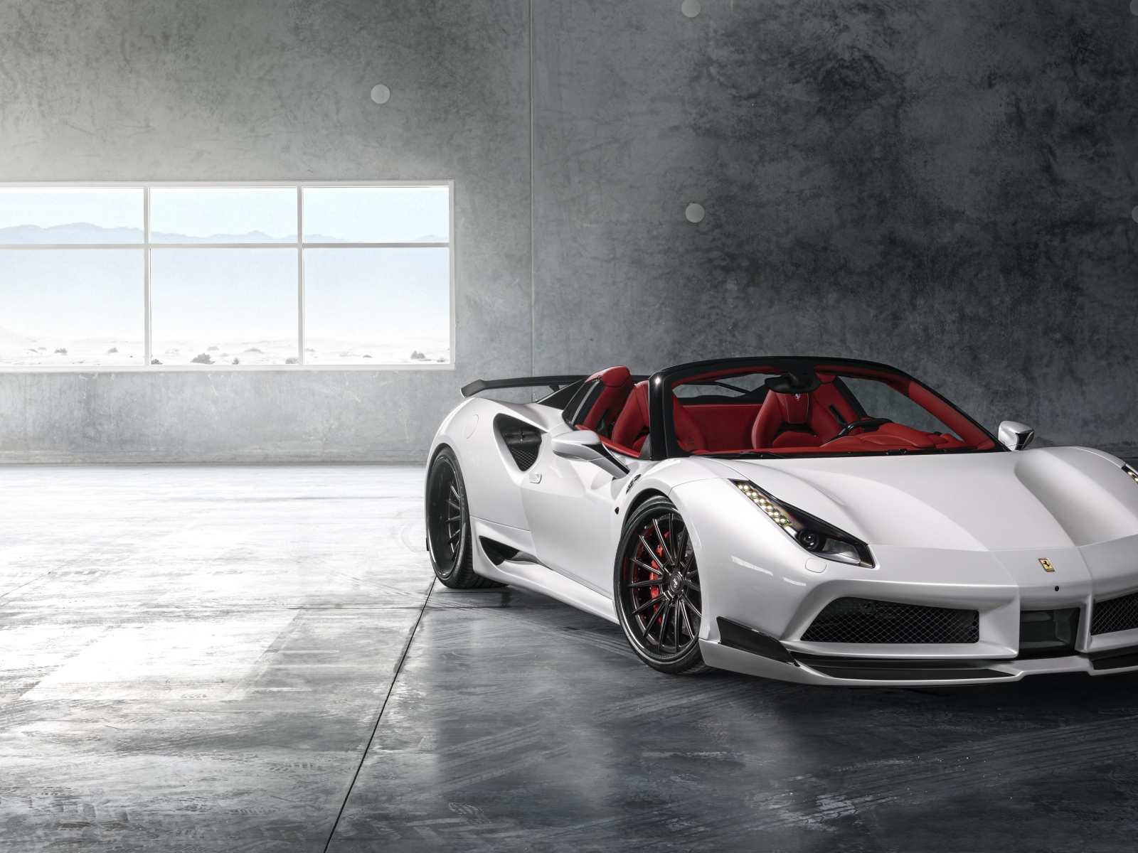 Белый спортивный кабриолет Ferrari 488 Pearl White