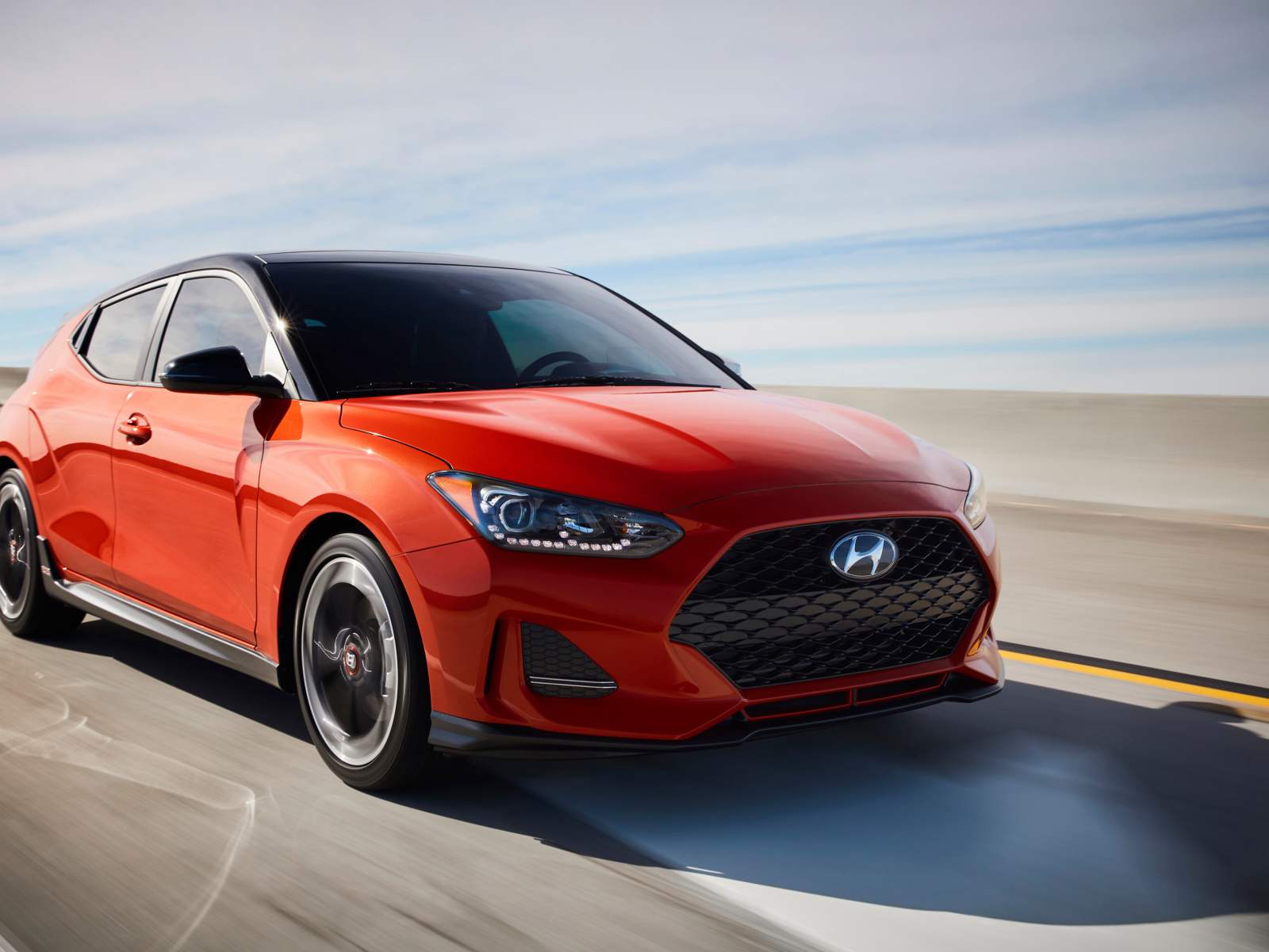 Красный автомобиль  Hyundai Veloster Turbo, 2019 года