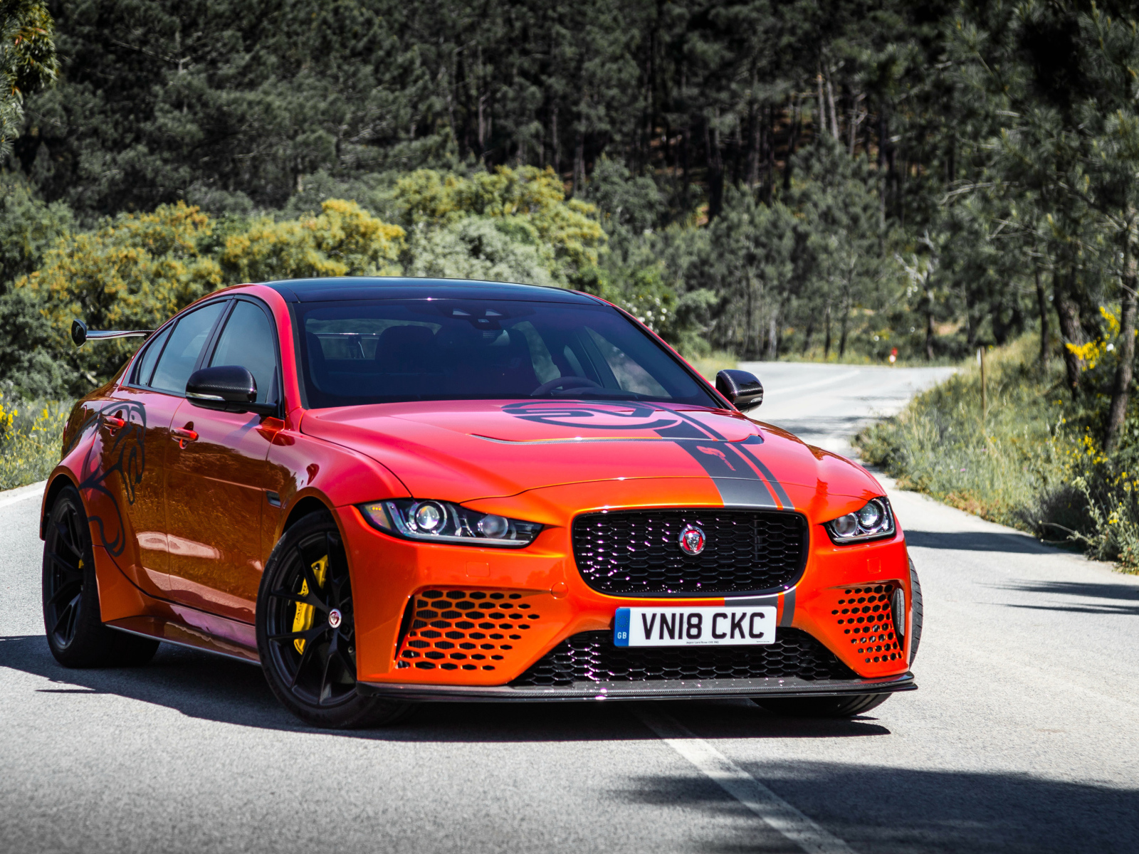 Спортивный автомобиль Jaguar XE SV Project 8