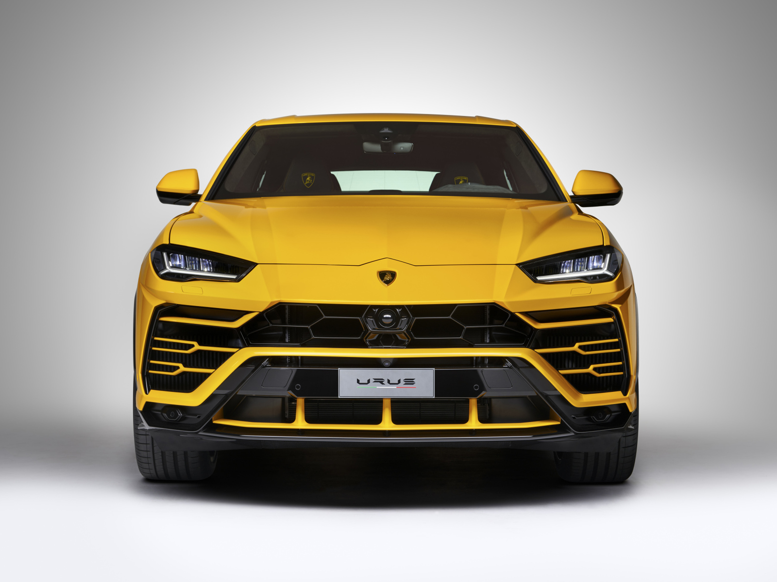 Внедорожник  Lamborghini Urus, 2018 вид спереди