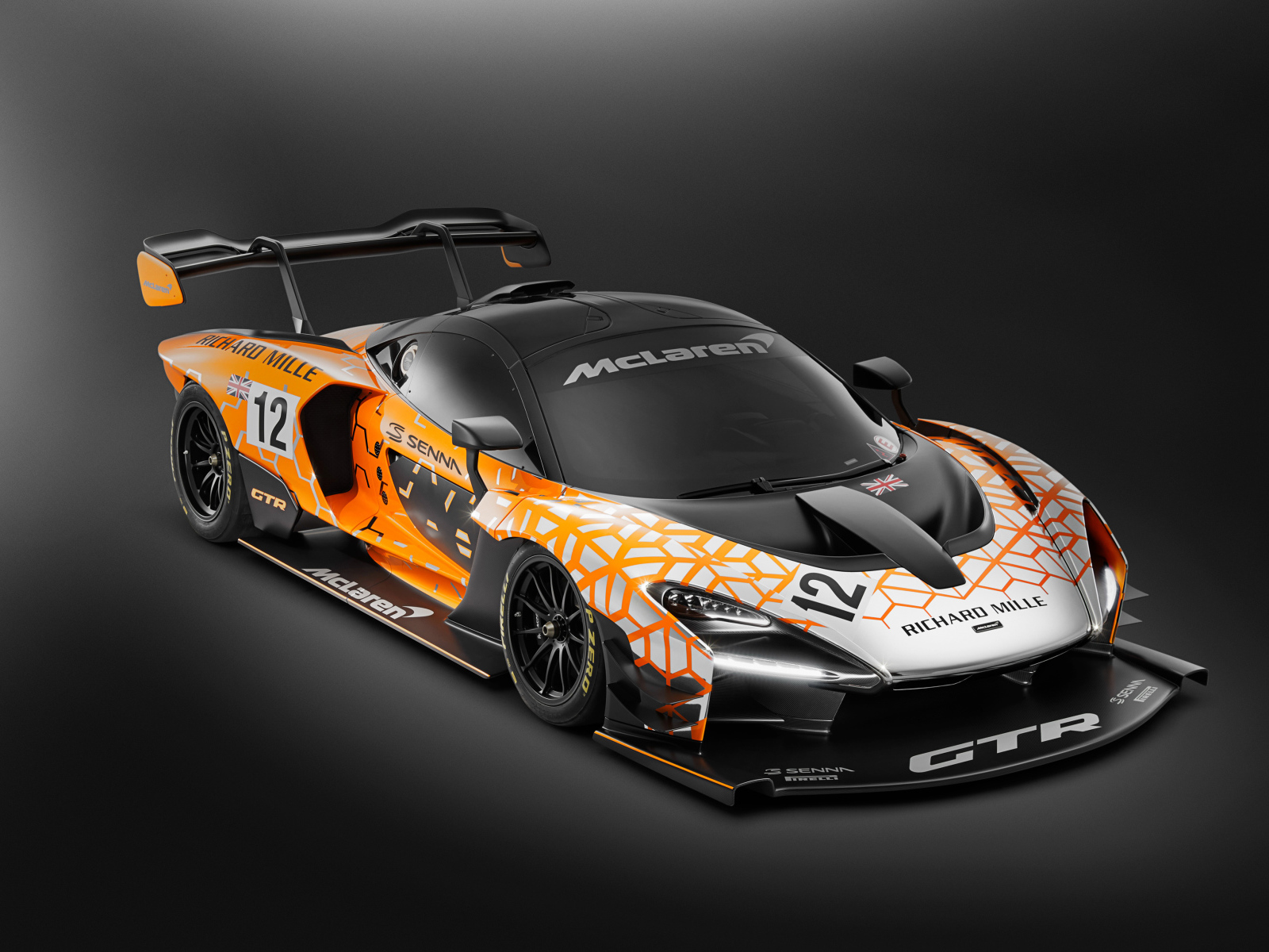 Гоночный автомобиль McLaren Senna GTR Concept на сером фоне