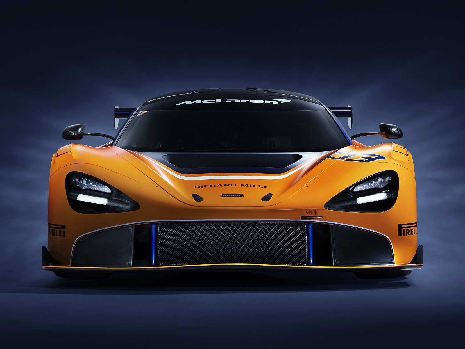 Спорткар McLaren 720S GT3, 2019 года вид спереди