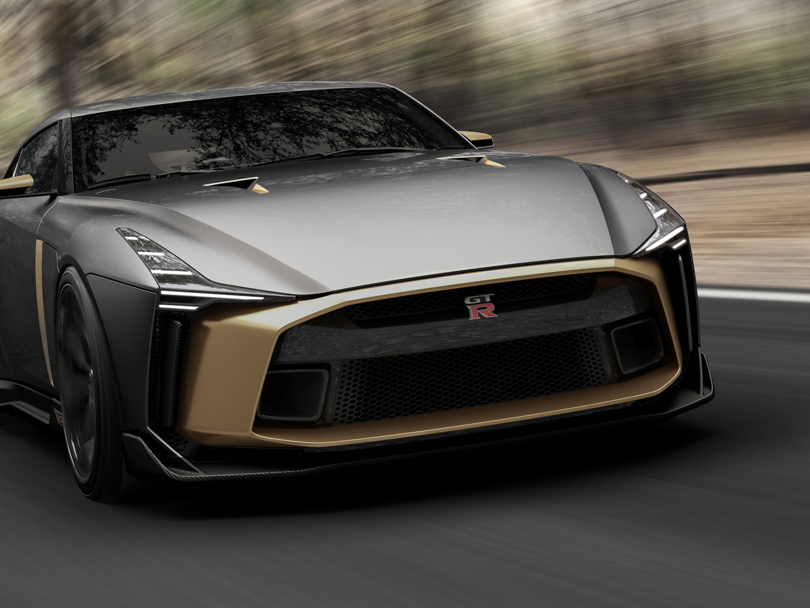 Автомобиль Nissan GT-R50 концепт на трассе