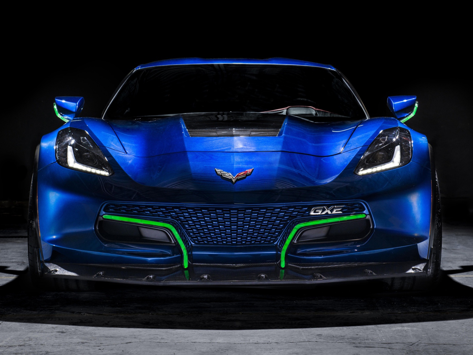 Синий спортивный автомобиль Corvette Genovation GXE, вид спереди