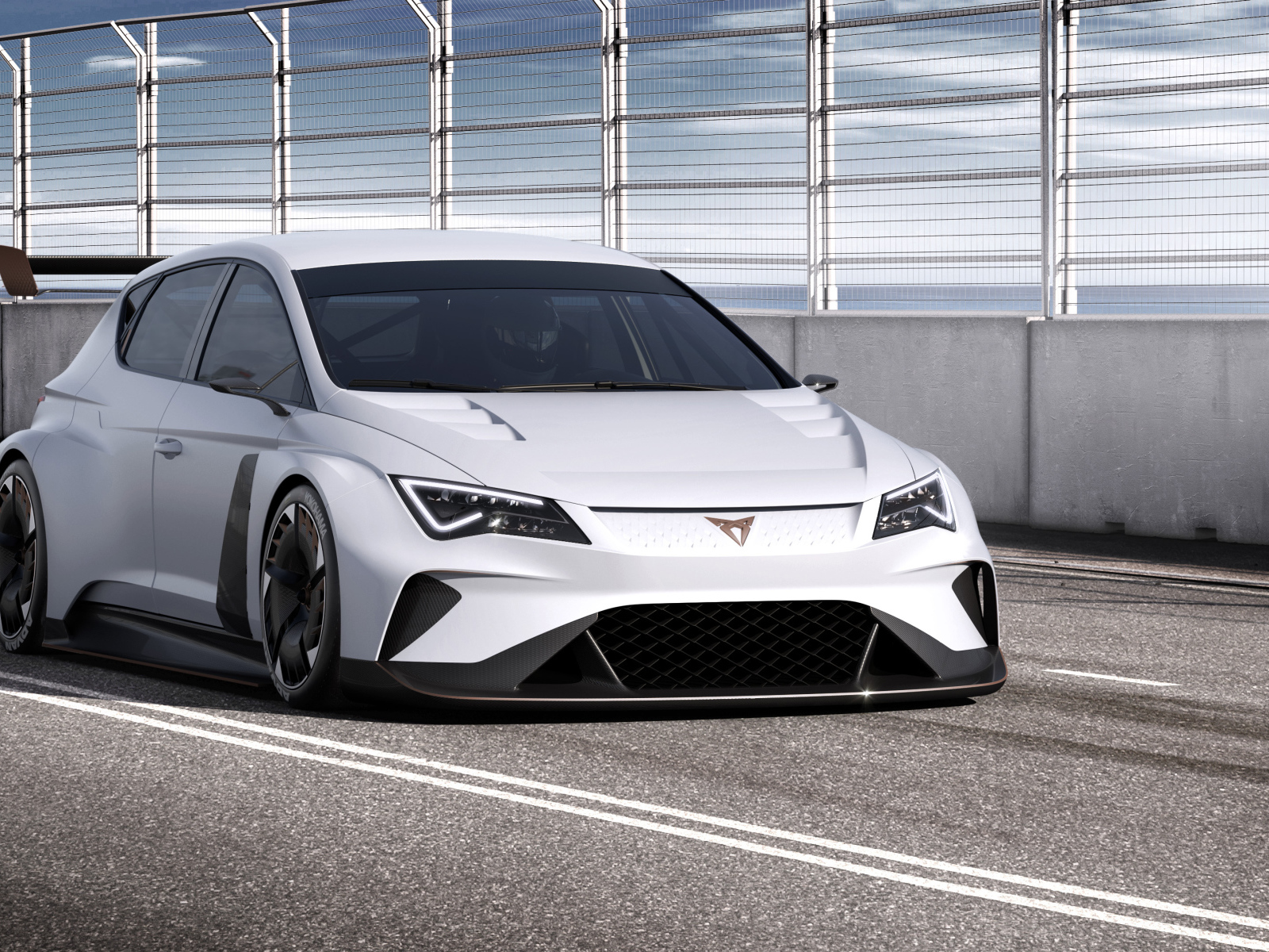 Автомобиль Cupra E Racer 2018 года на гоночной трассе