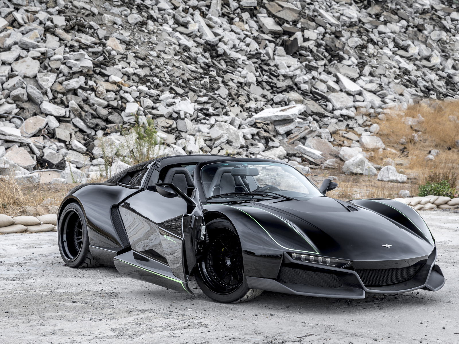 Черный кабриолет Renault Beast Alpha X Blackbird, 2018 года