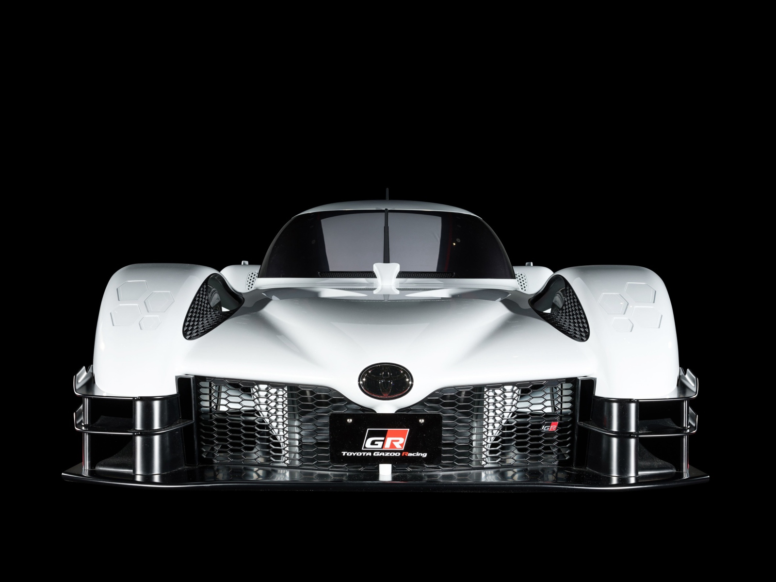 Белый спортивный автомобиль  Toyota GR Super Sport Concept, 2018 вид спереди