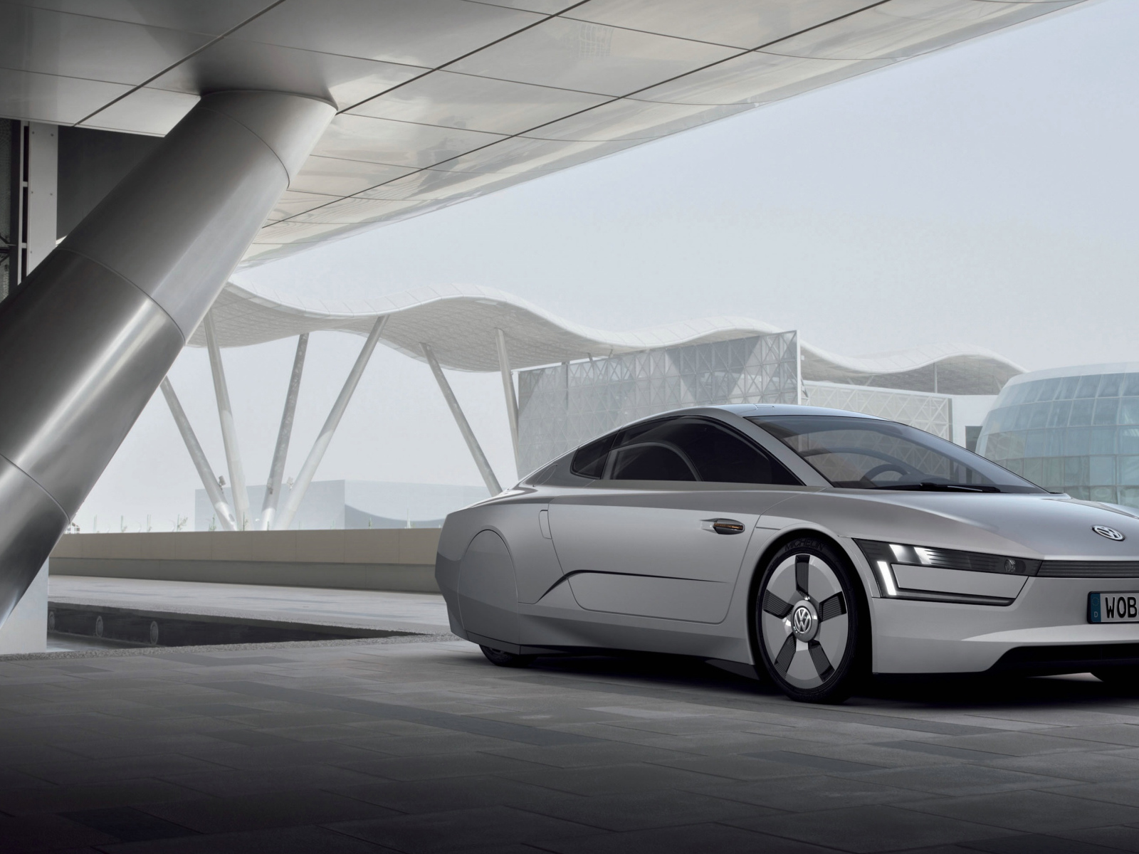 Серебристый Volkswagen XL1 Concept 2018 года