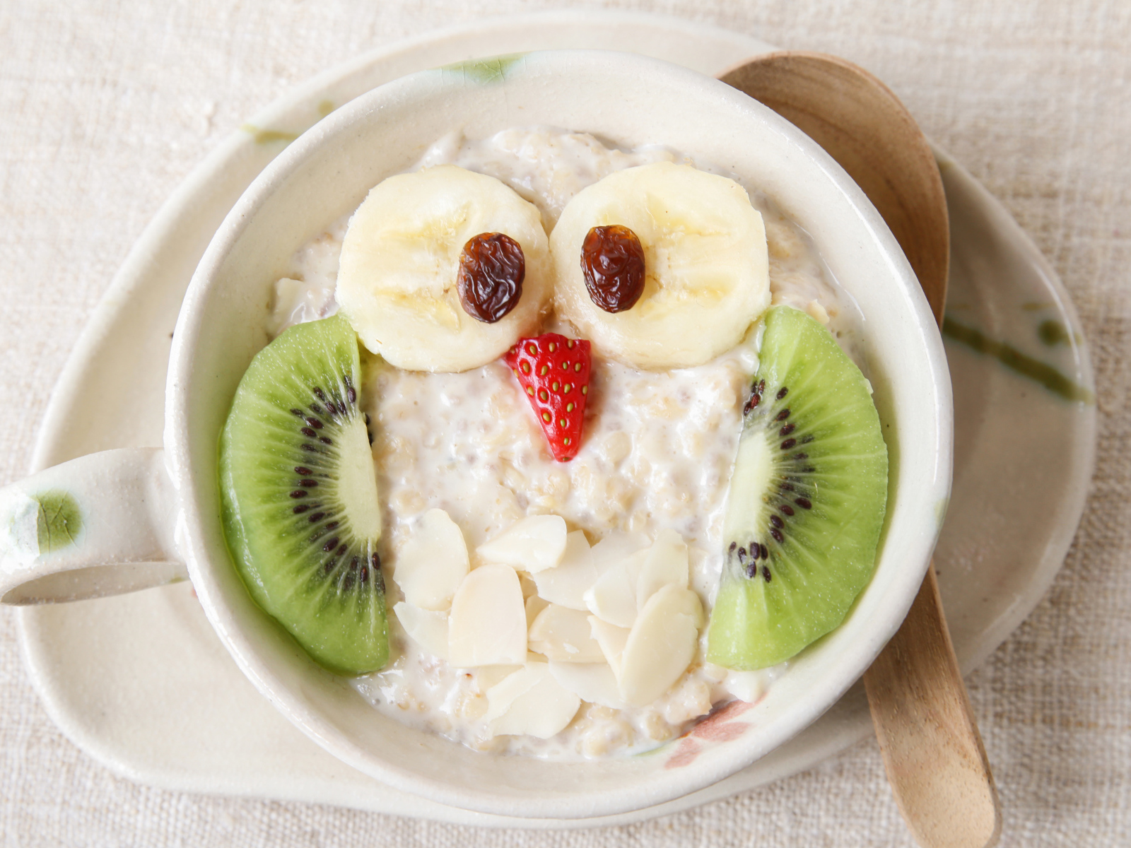 Креативное украшение детского завтрака в виде совы