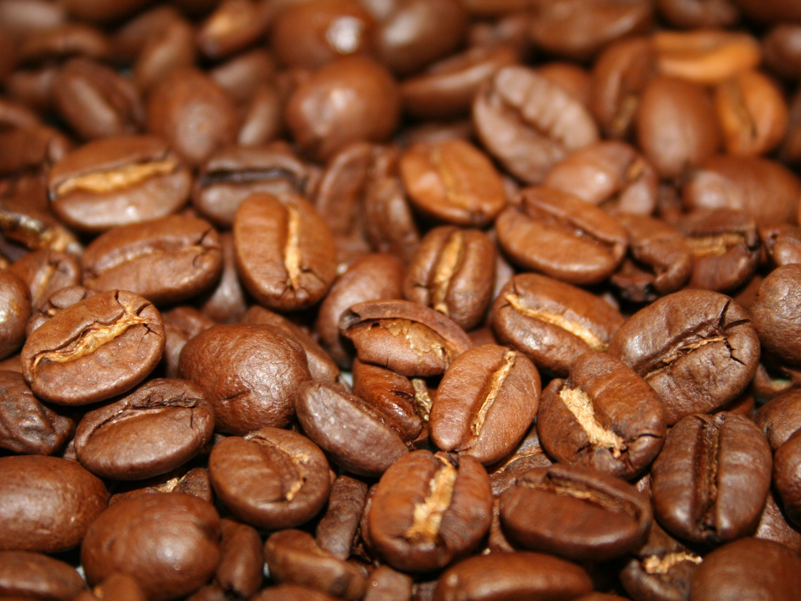 Жареные кофейные зерна крупным планом