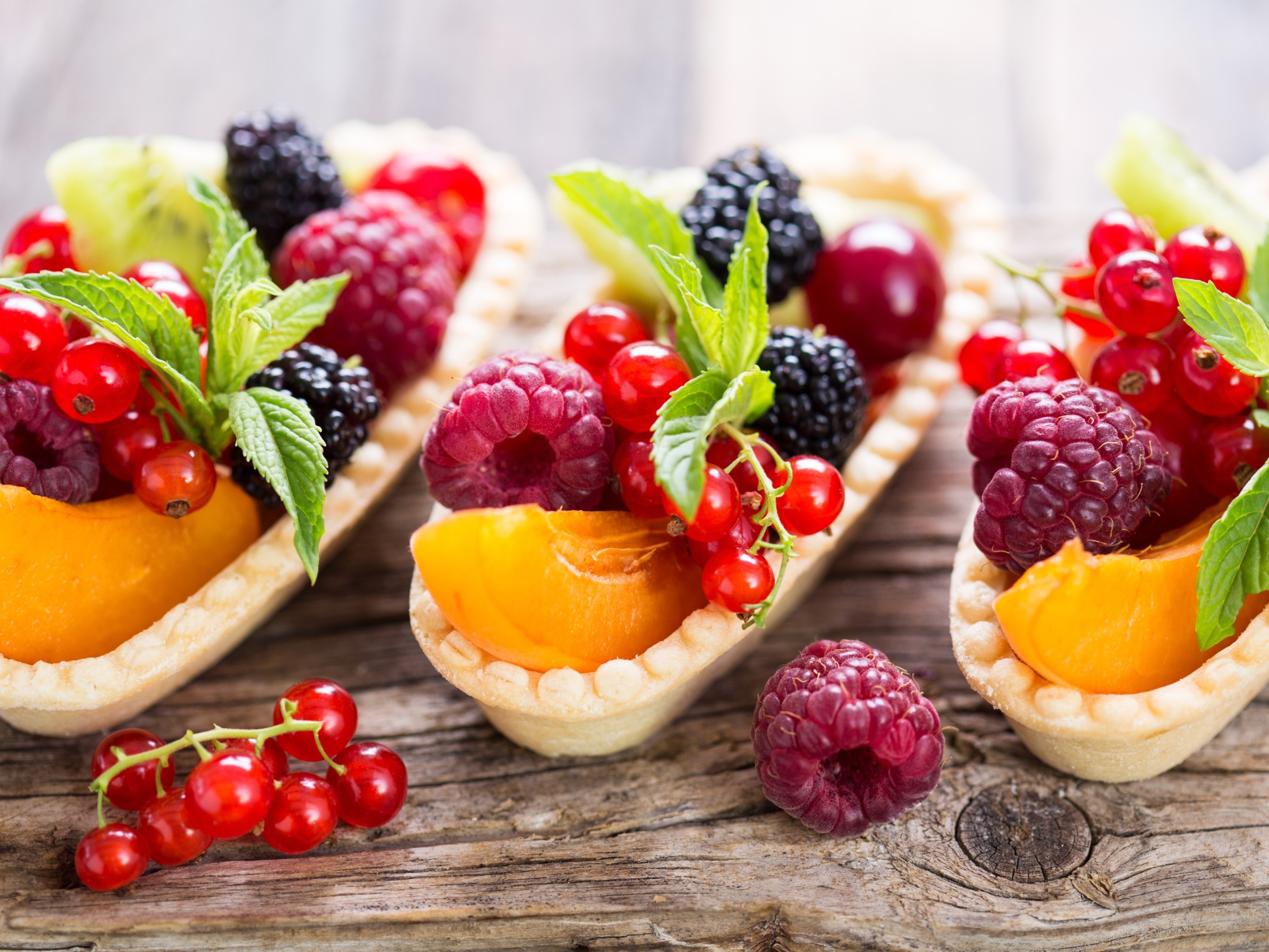 Вафельные корзиночки со свежими ягодами