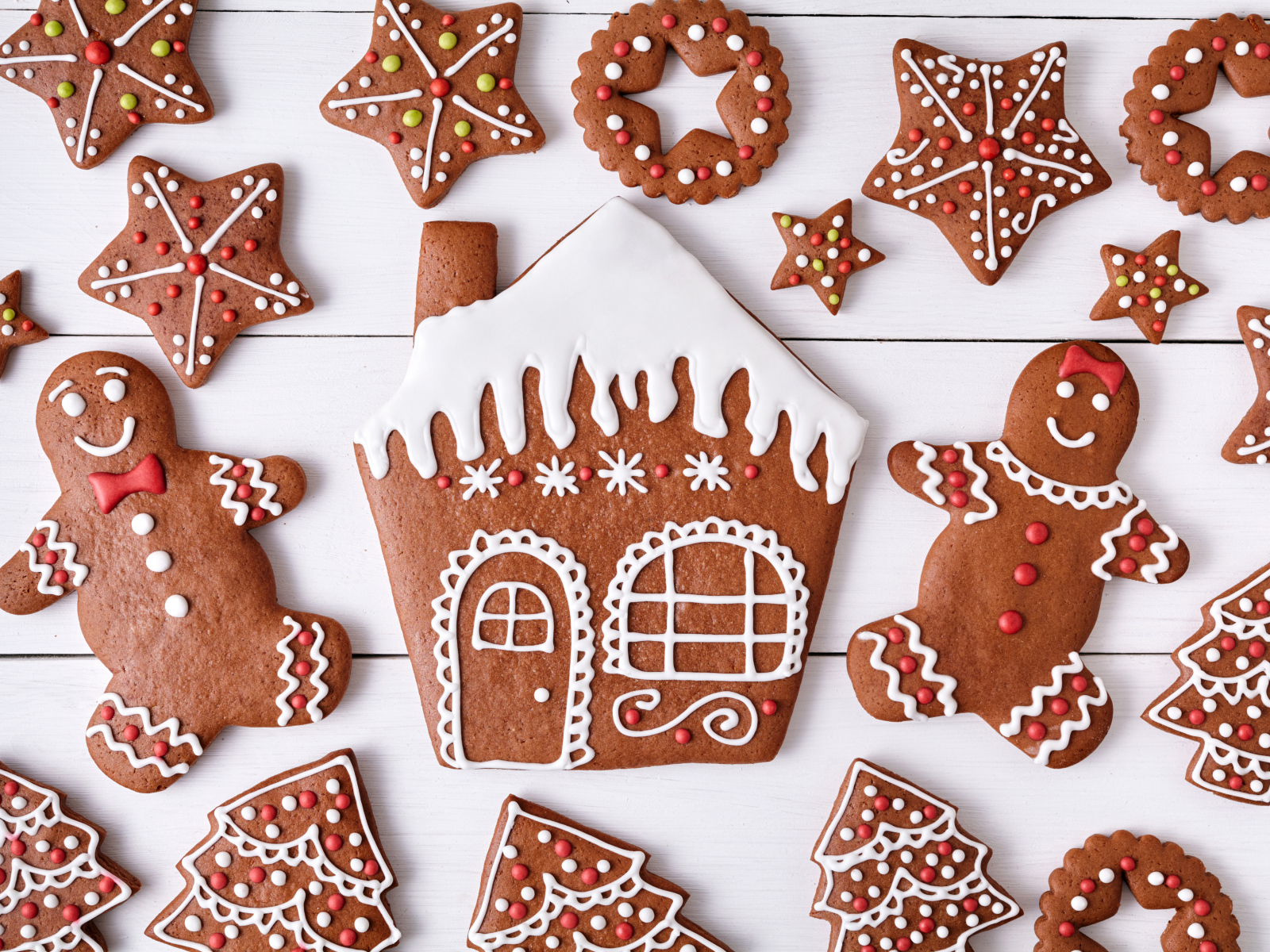 Аппетитное фигурное имбирное печенье с глазурью 