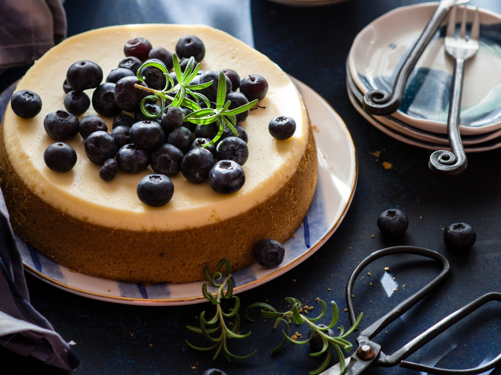 Аппетитный пирог с ягодами черники