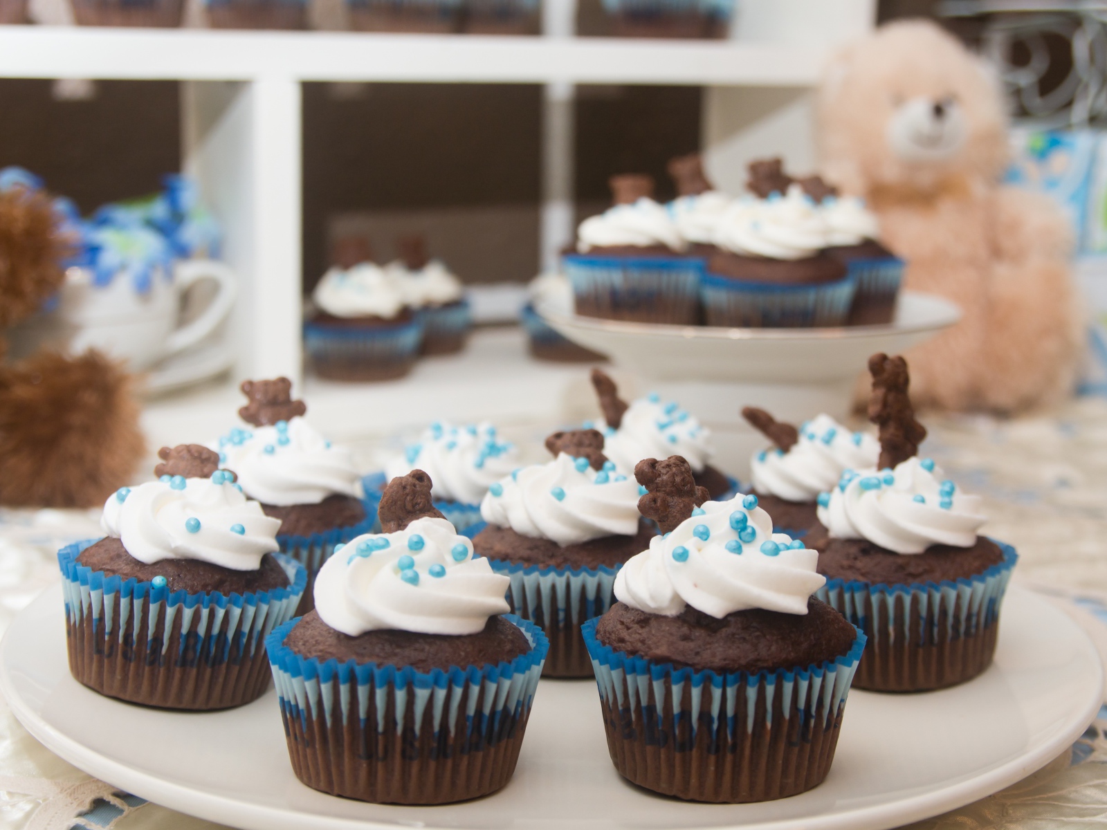 Шоколадные маффины с кремом