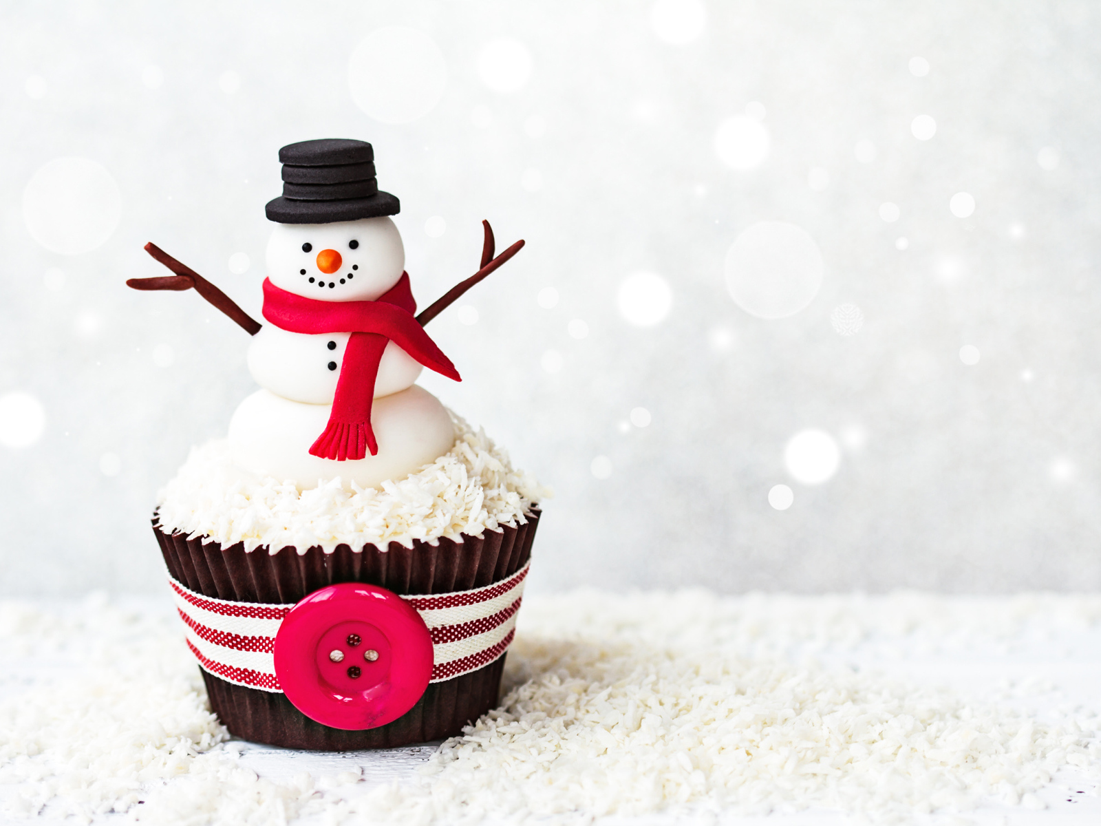 Новогодний капкейк со снеговиком