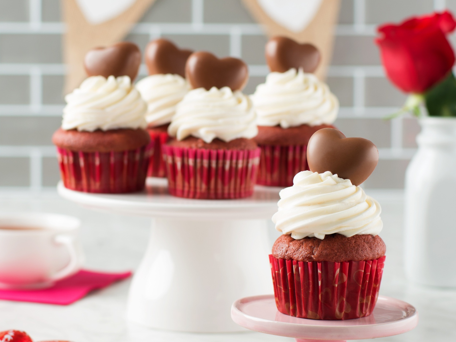 Кекс со сливками и шоколадным сердечком