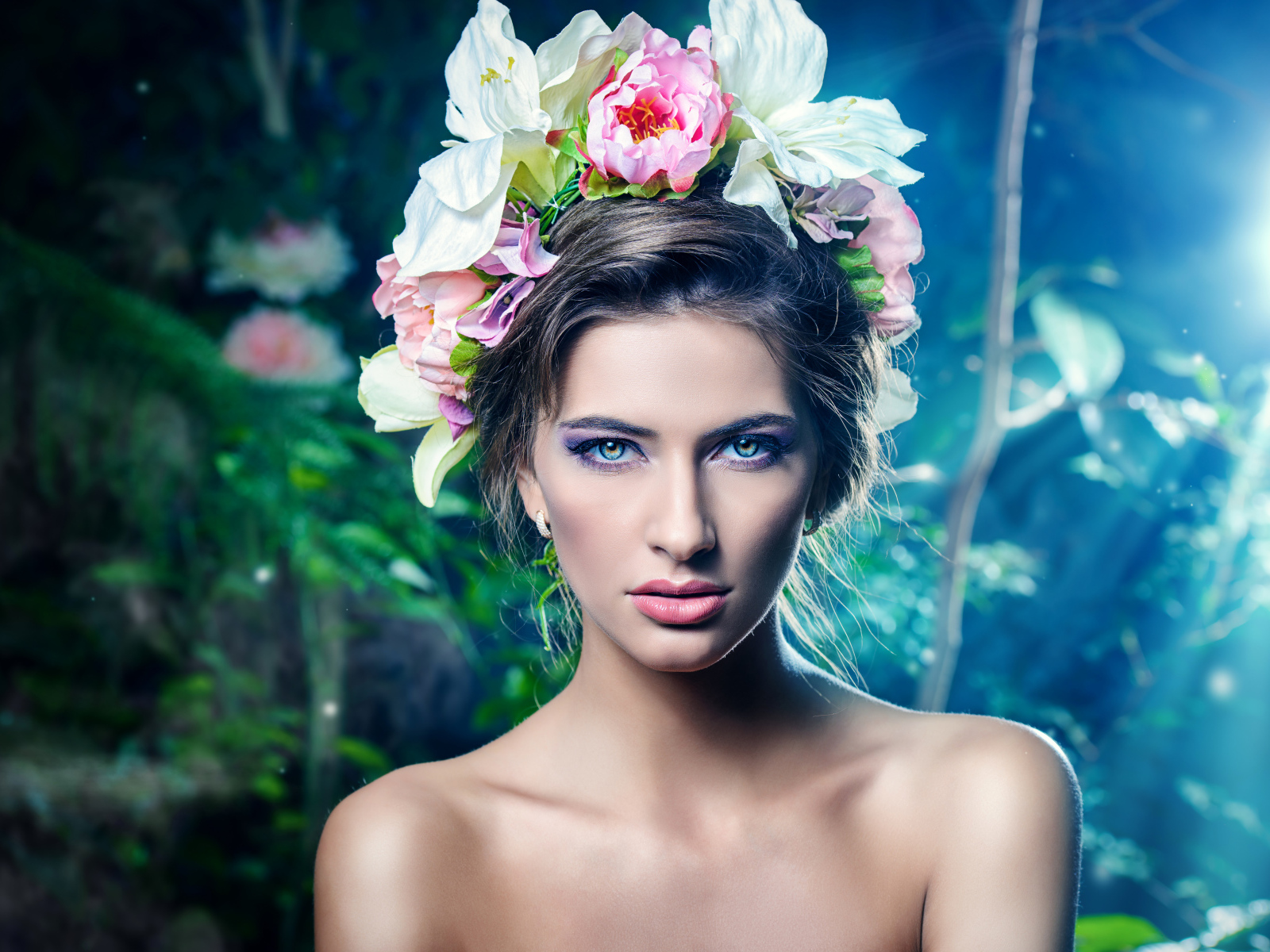 Настоящая девушка с цветами в волосах