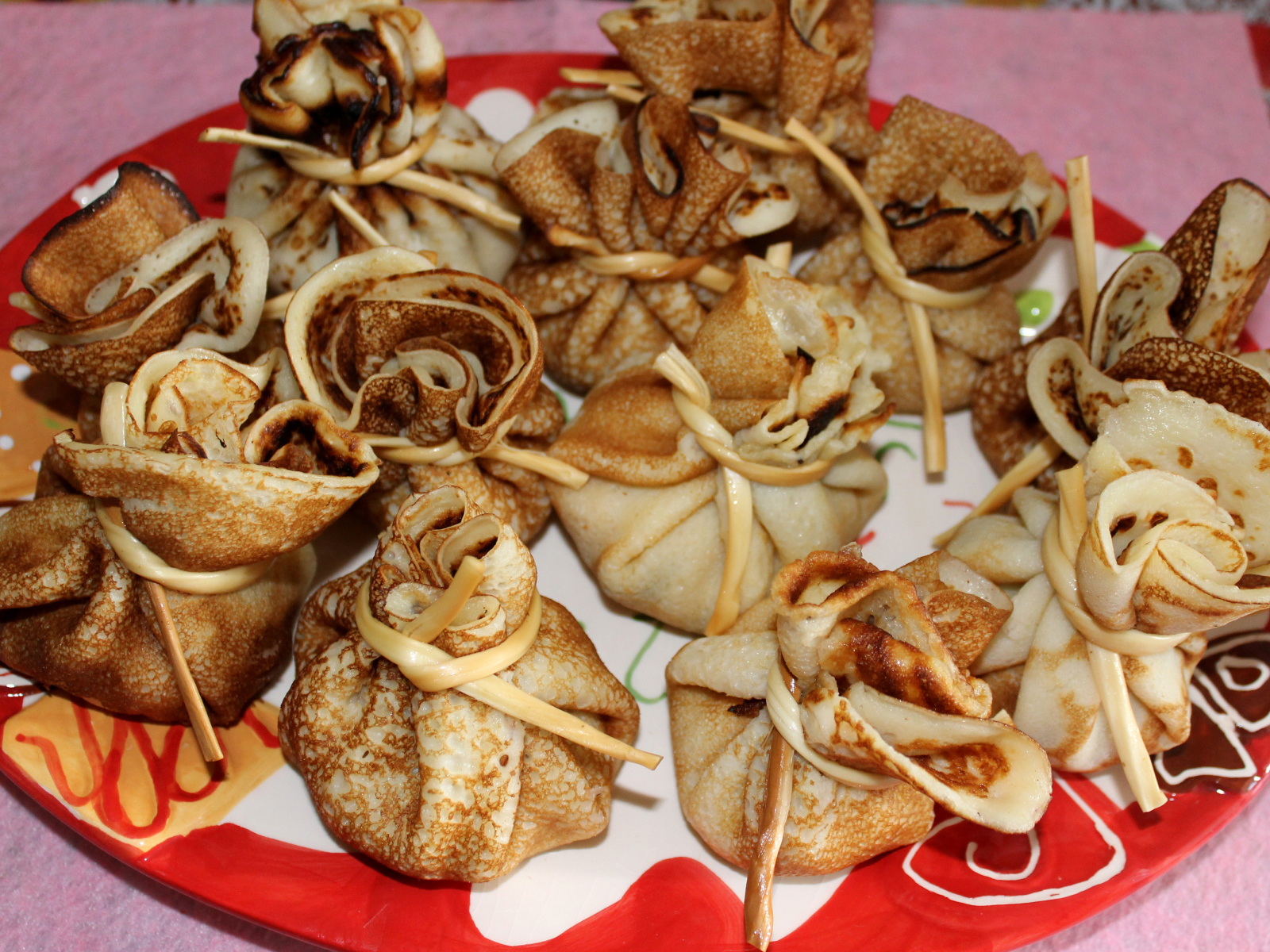 Аппетитные мешочки из блинов на праздник Масленица