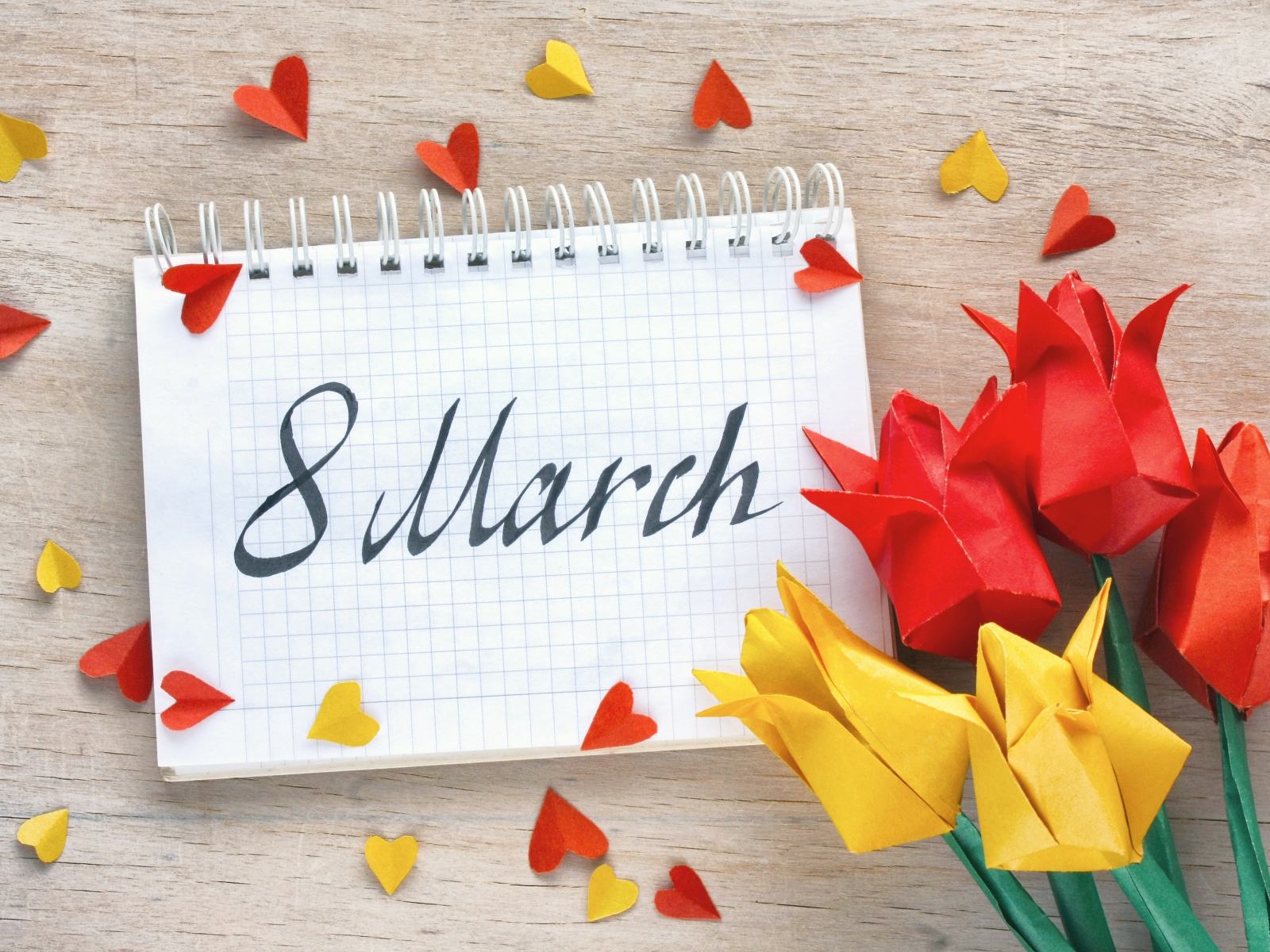 Тюльпаны оригами с блокнотом на 8 марта