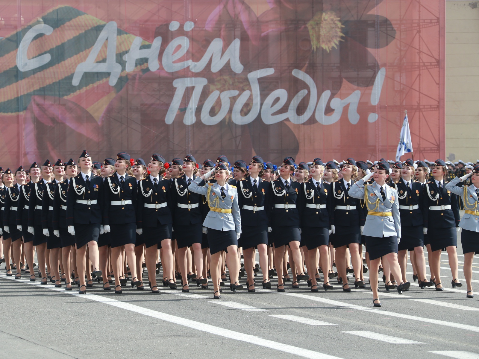 Девушки курсанты марш на параде Победы 9 мая