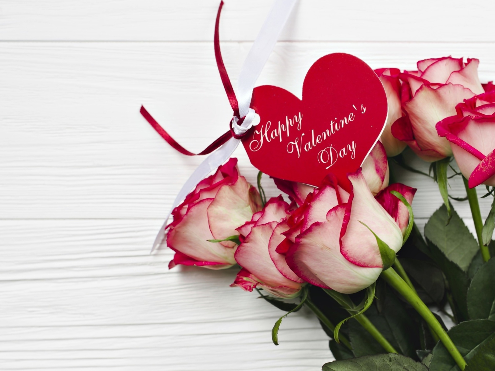 Букет роз и валентинка на День Святого Валентина