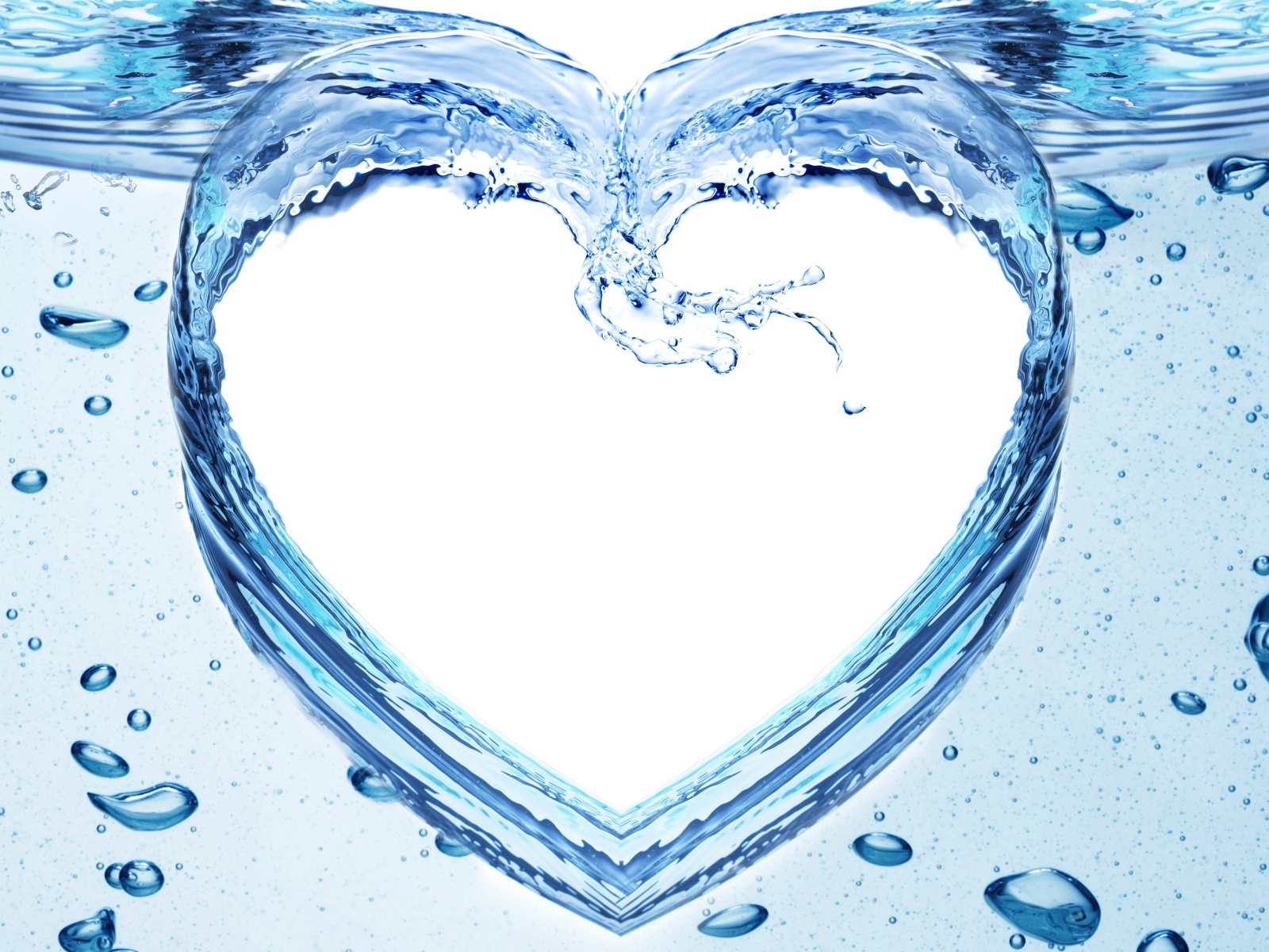 Сердце из воды на белом фоне