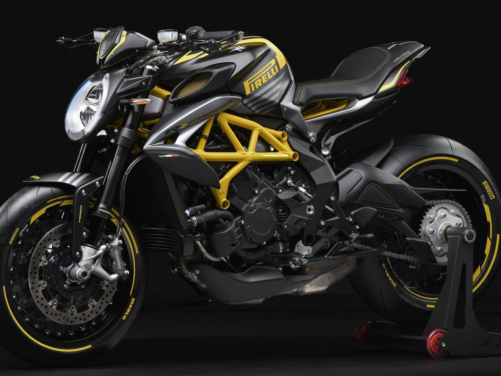 Спортивный мотоцикл Agusta Dragster 800 RR Pirelli 2018 года