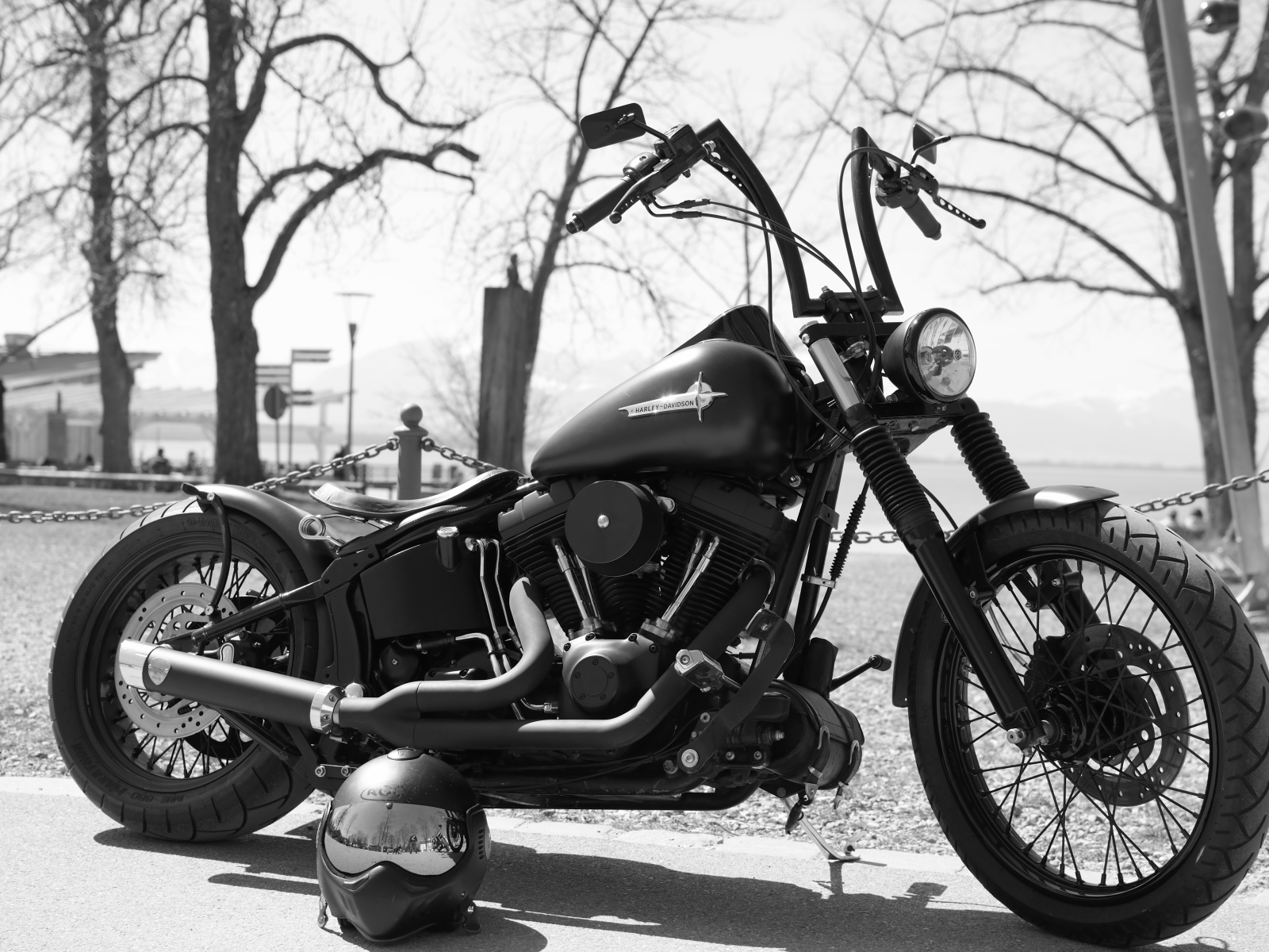 Мотоцикл  Harley-Davidson черно белое фото