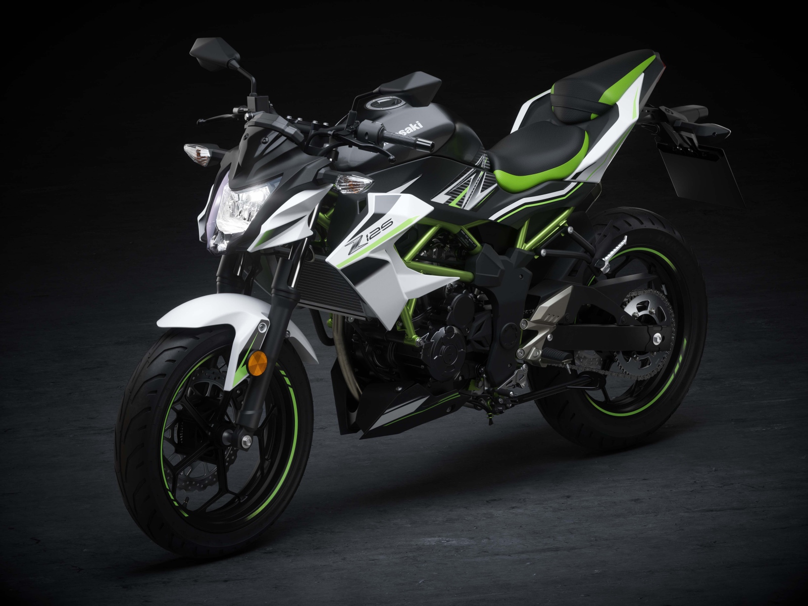 Мотоцикл Kawasaki Z125, 2019 года на сером фоне