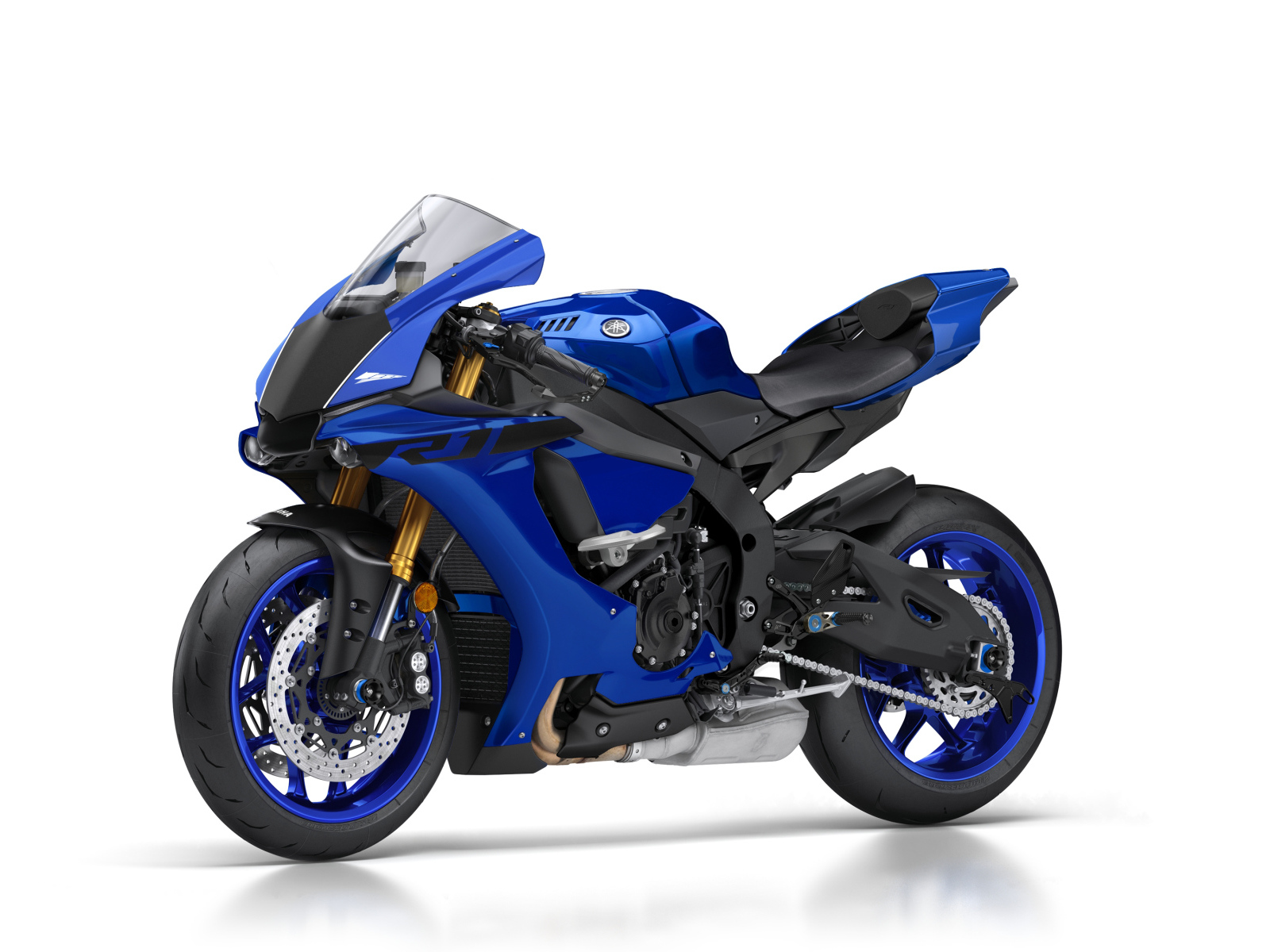 Синий мотоцикл Yamaha YZF-R1 на белом фоне