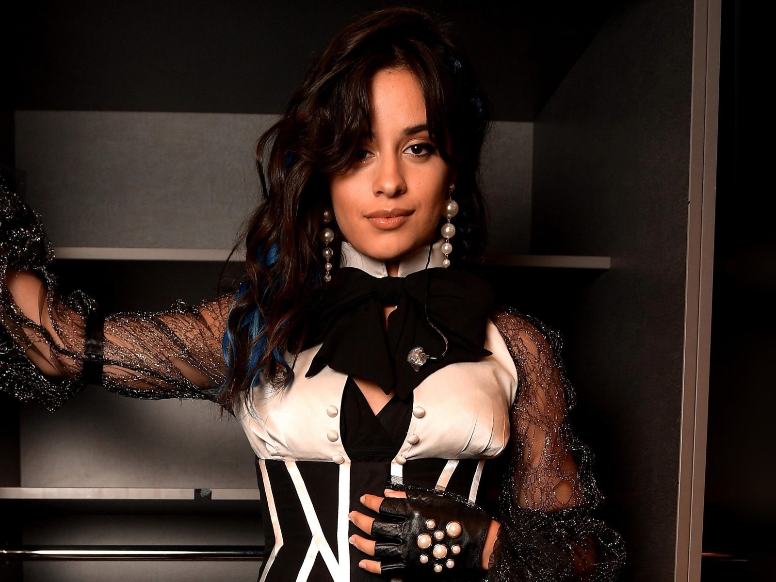 Красивая брюнетка, певица Камила Кабельо