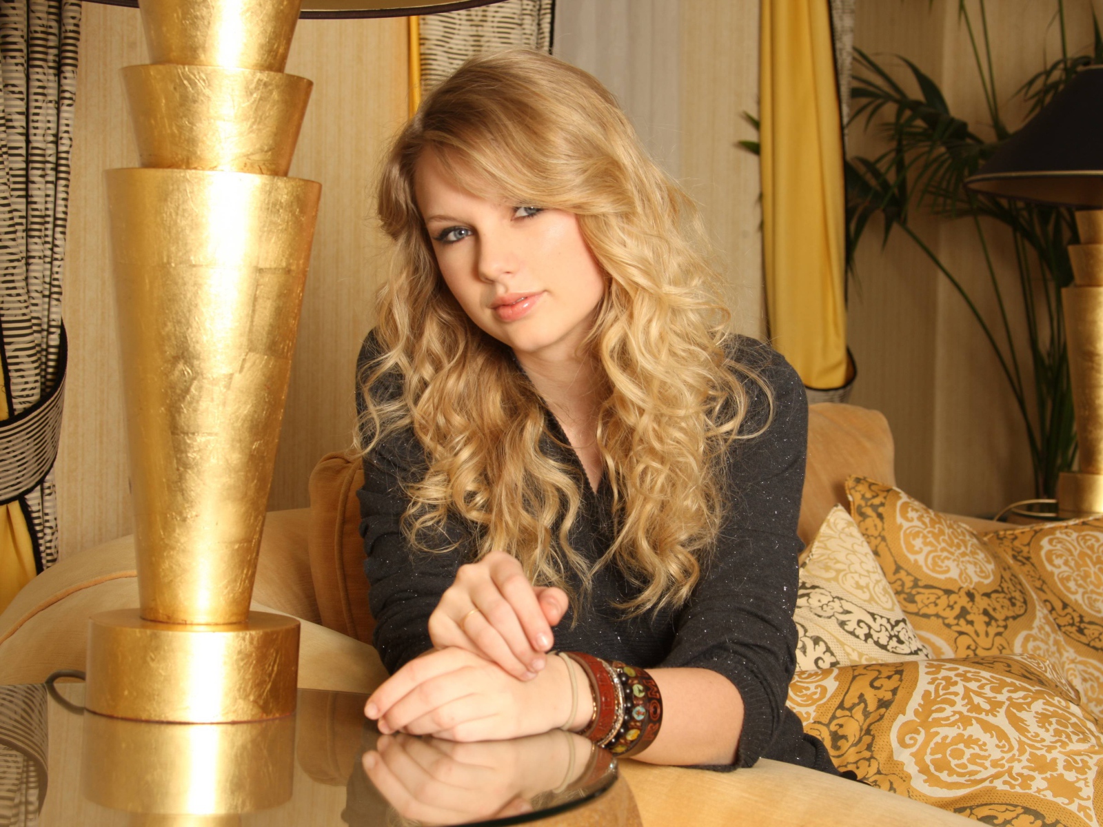 Красивая молодая певица Тейлор Свифт